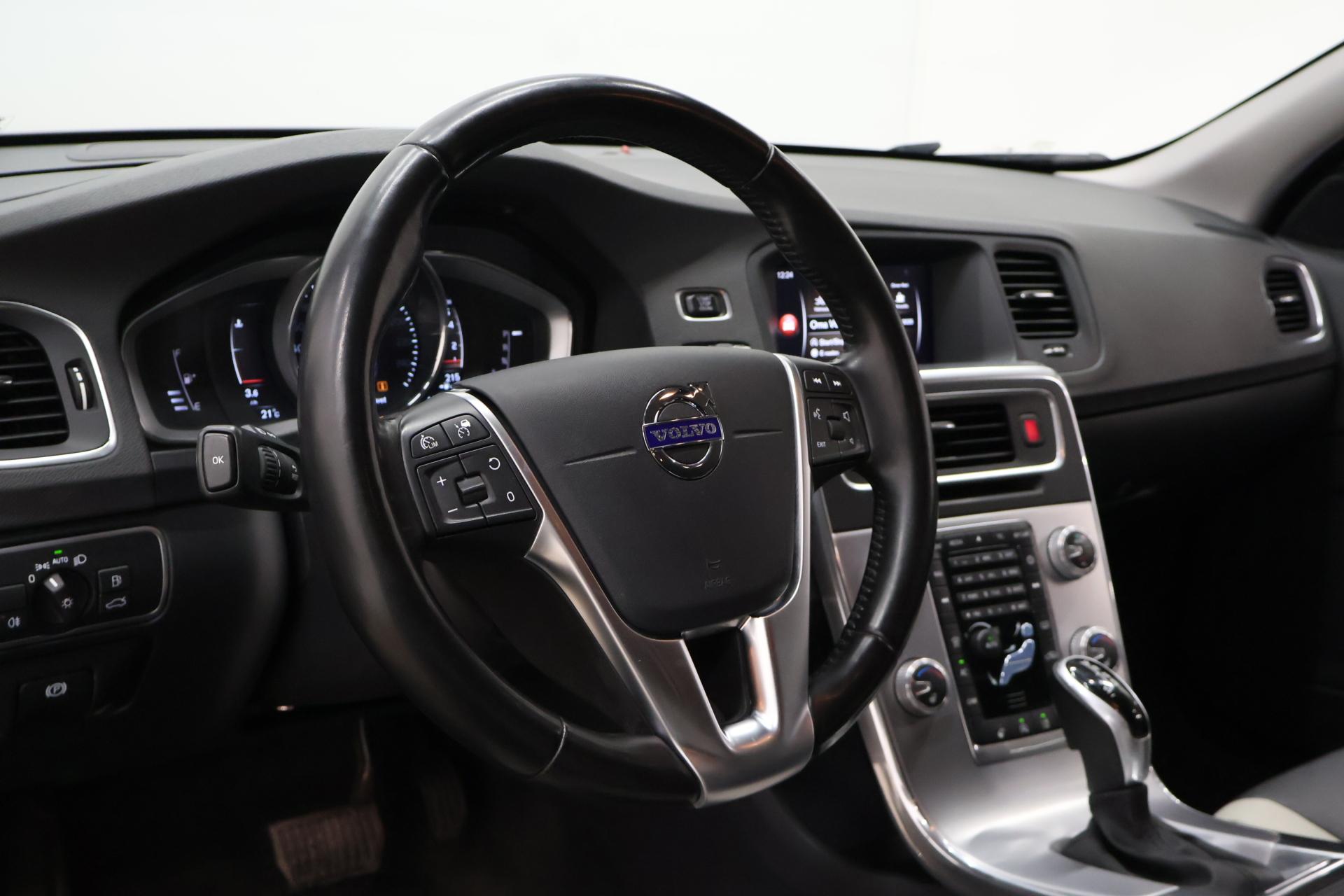 VOLVO V60 Cross Country 2017