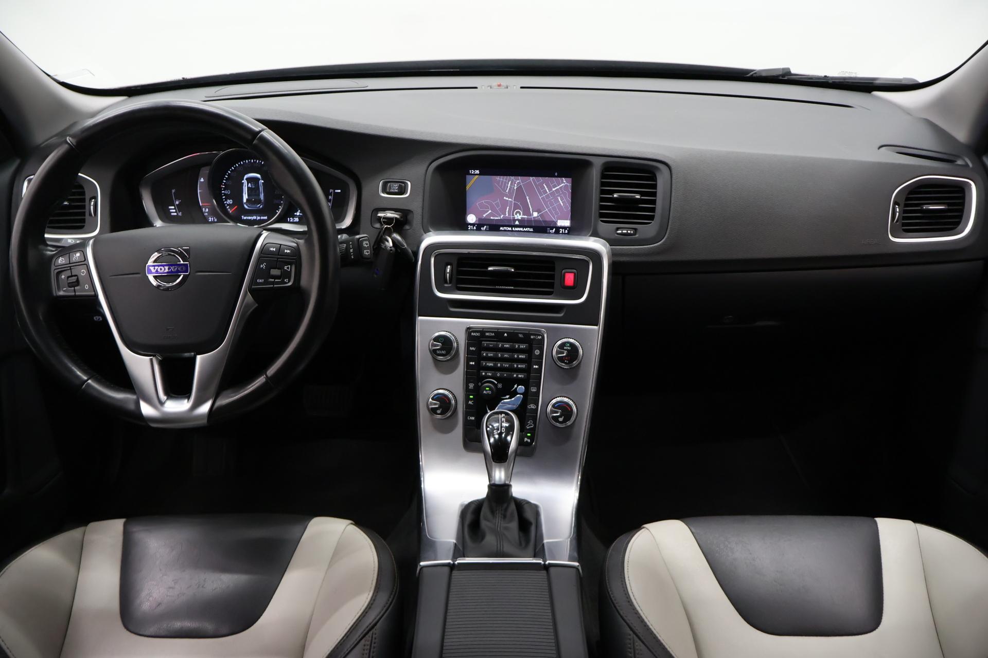 VOLVO V60 Cross Country 2017