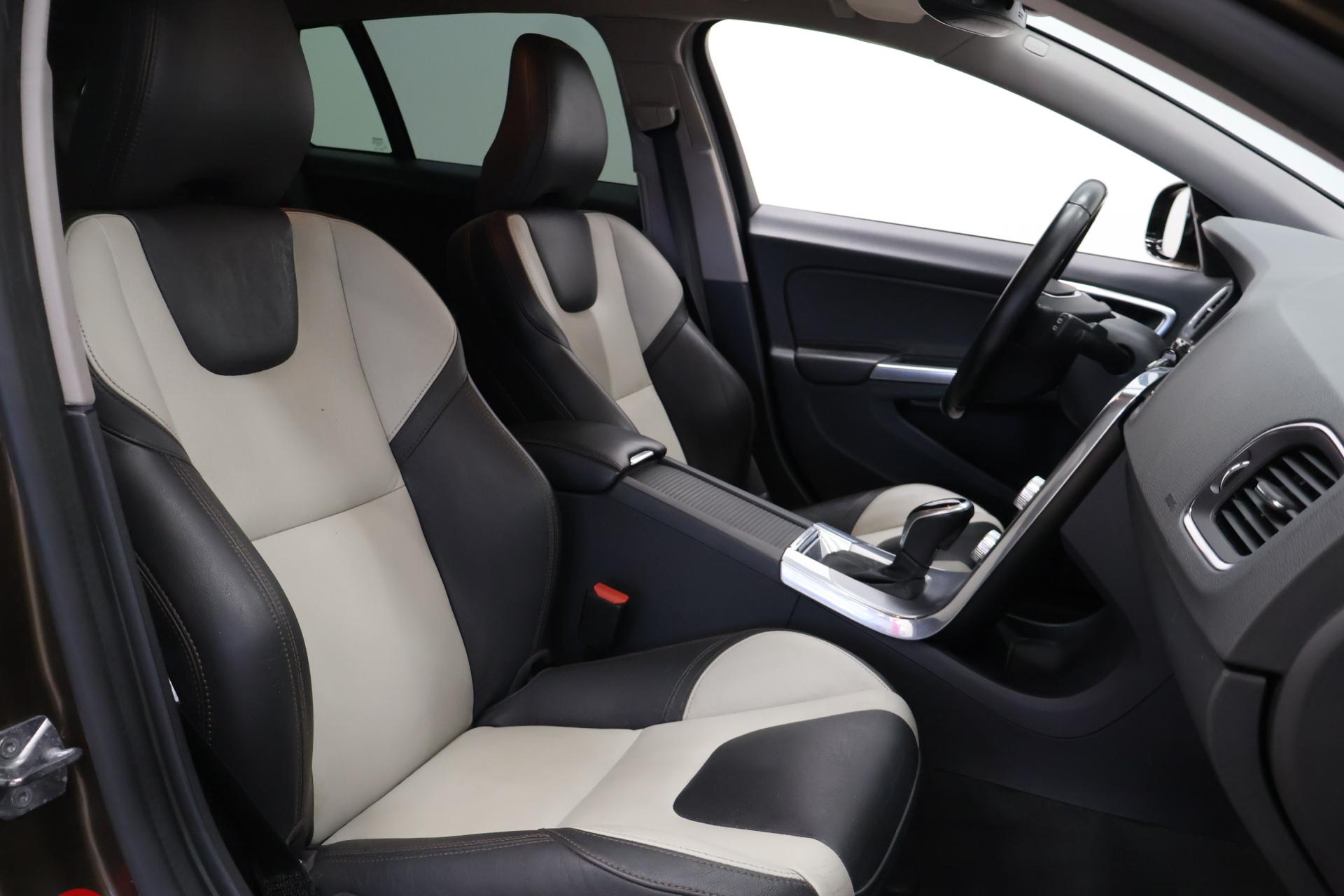 VOLVO V60 Cross Country 2017