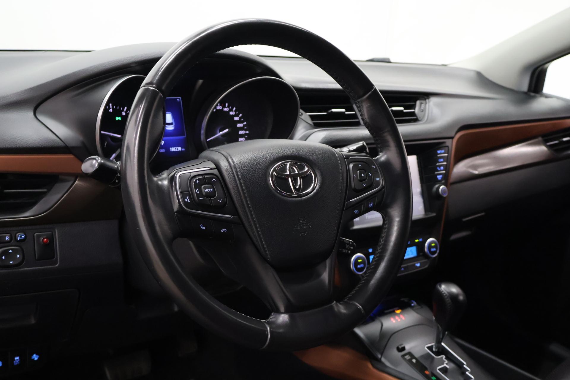 TOYOTA Avensis 2015