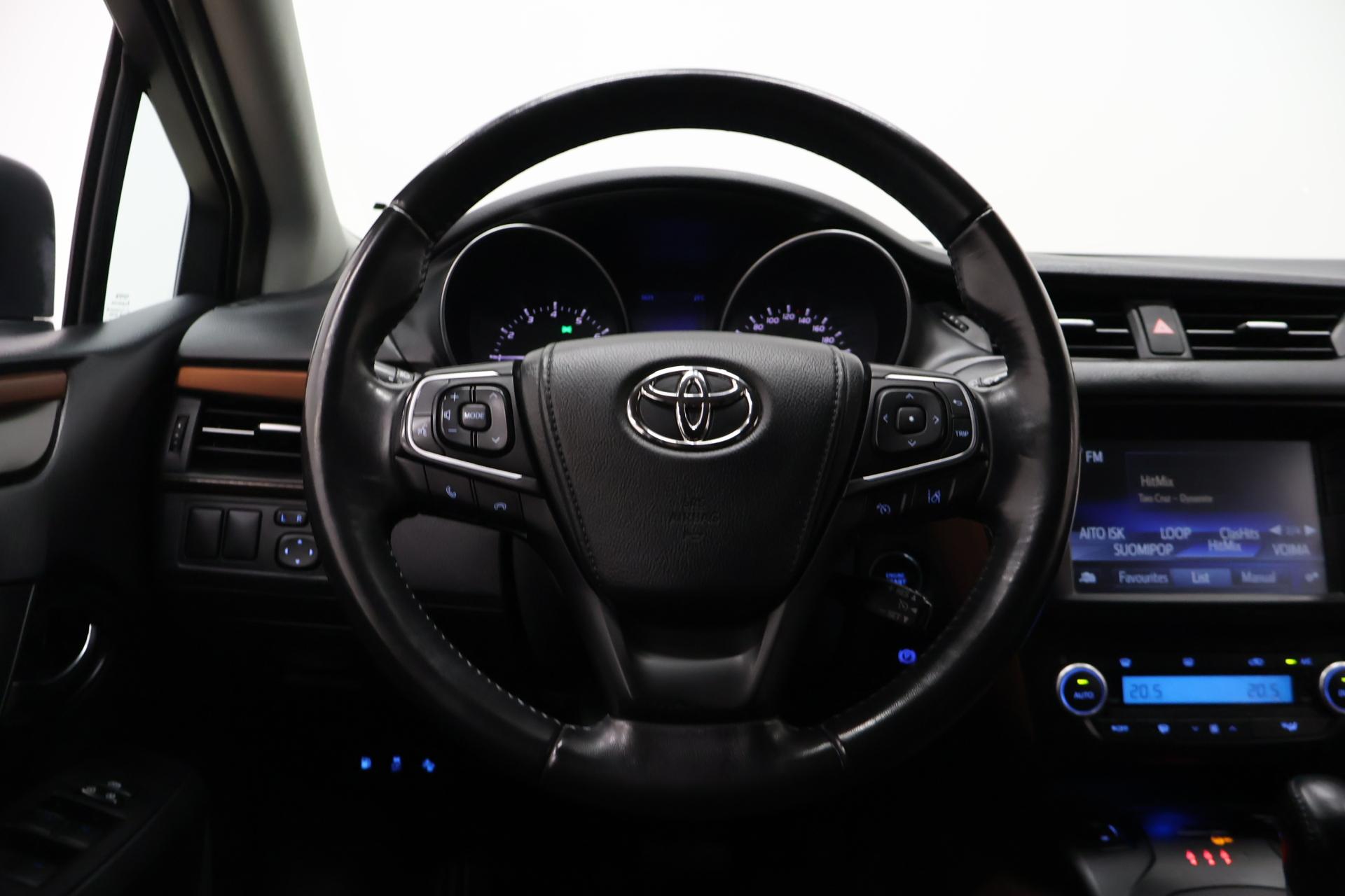 TOYOTA Avensis 2015