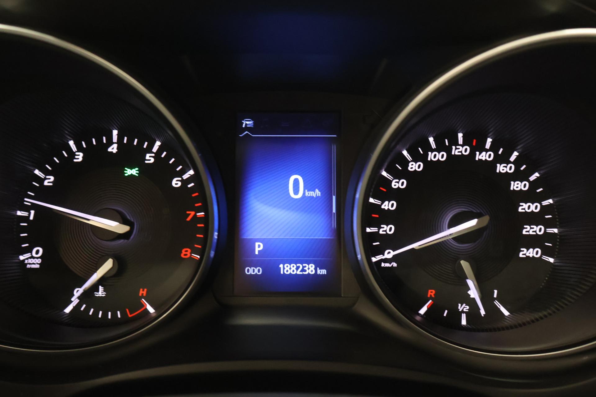 TOYOTA Avensis 2015