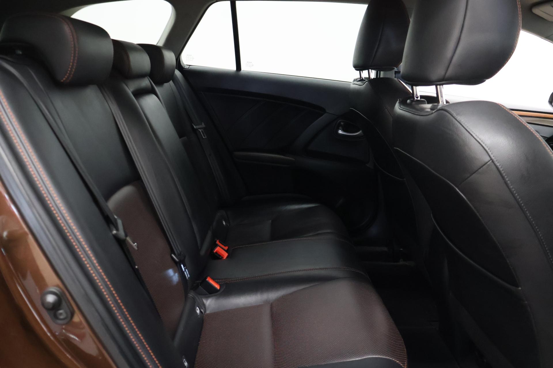 TOYOTA Avensis 2015