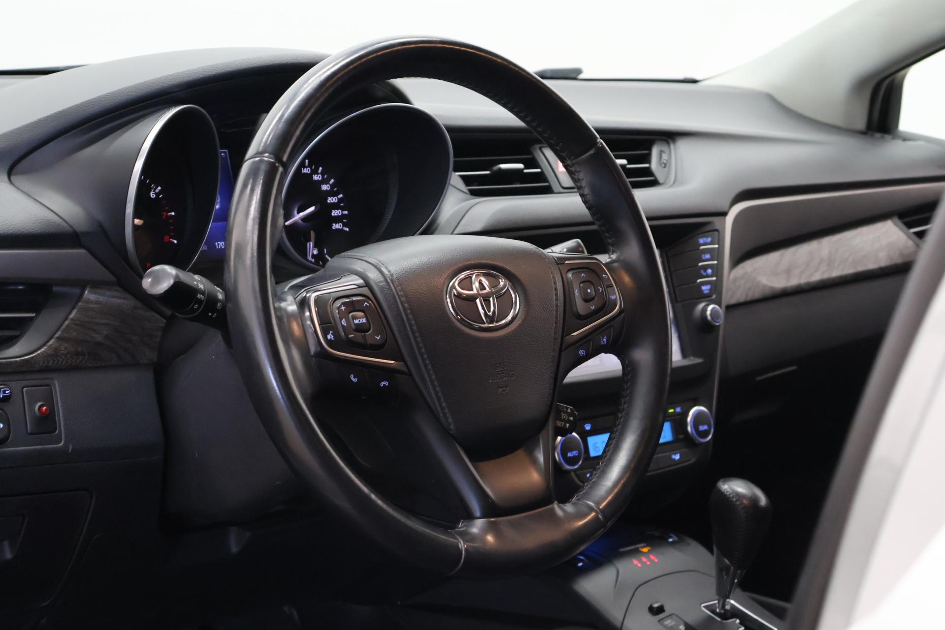 TOYOTA Avensis 2016