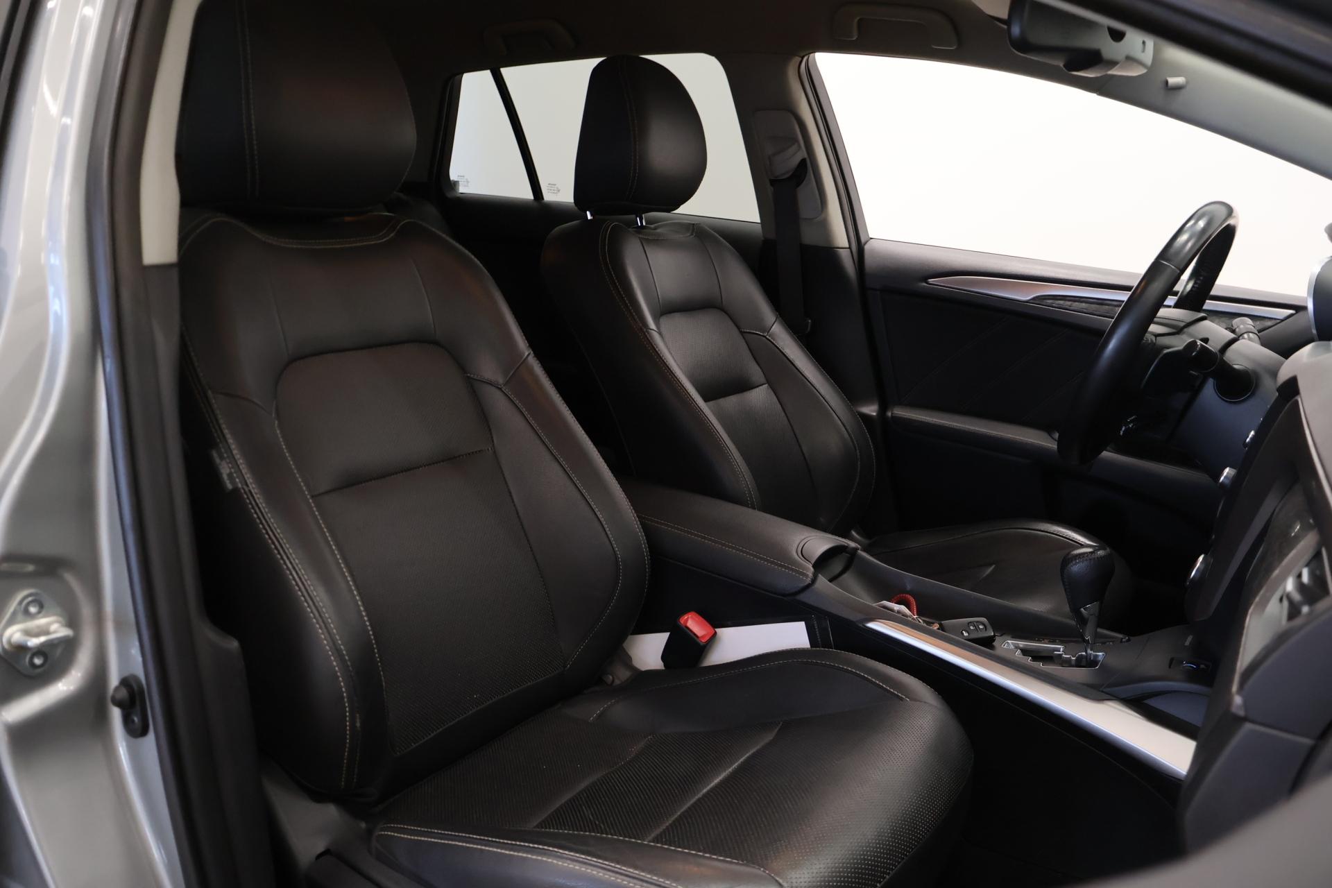 TOYOTA Avensis 2016