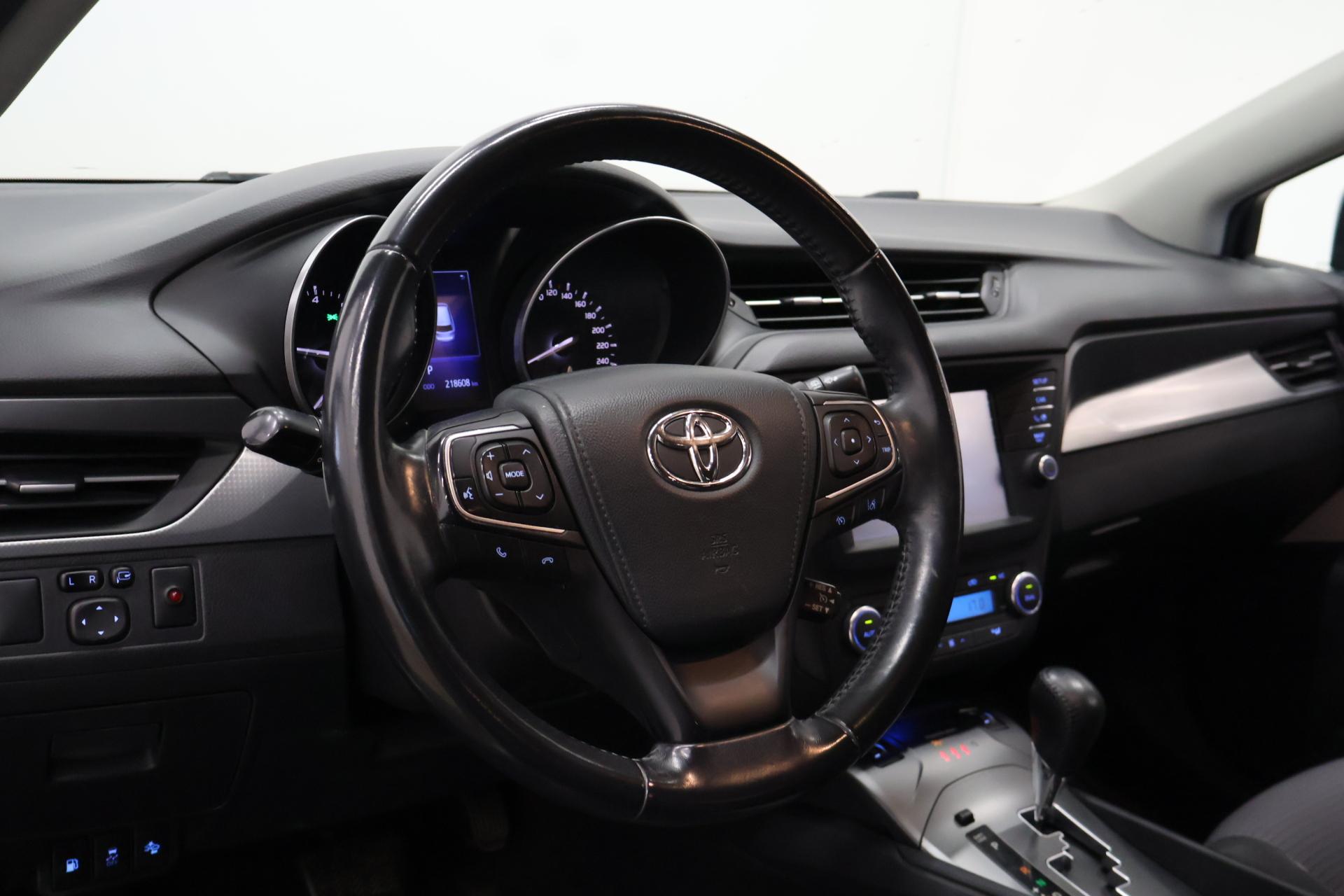 TOYOTA Avensis 2017