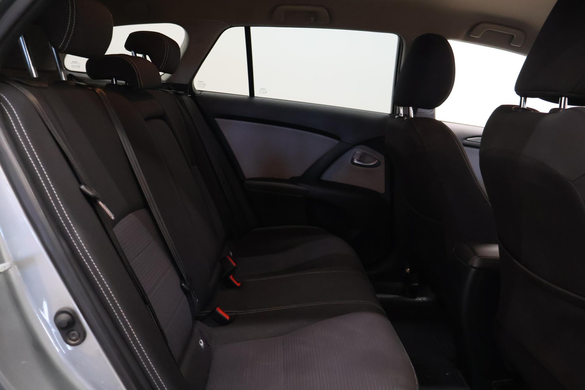 TOYOTA Avensis 2017