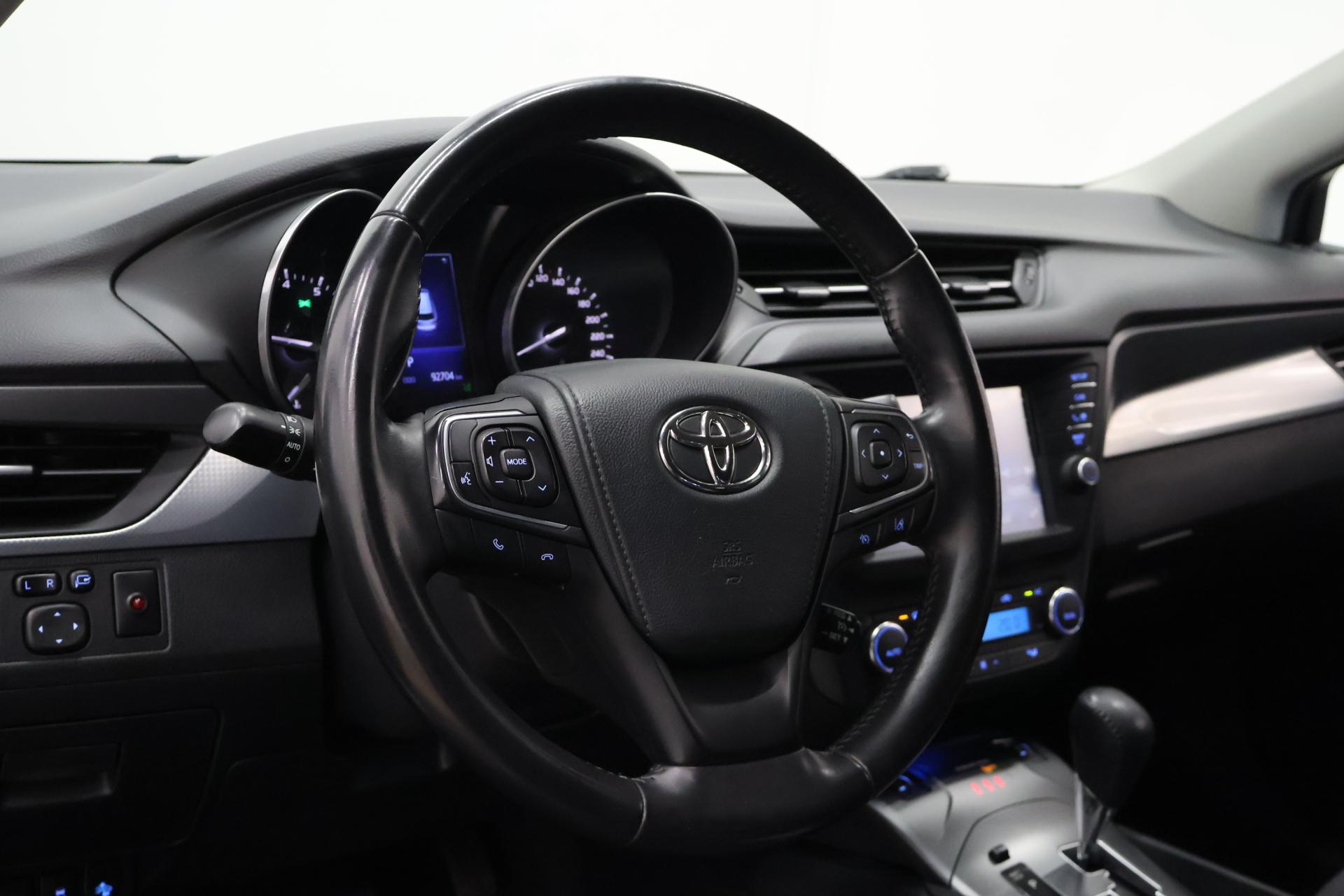 TOYOTA Avensis 2017
