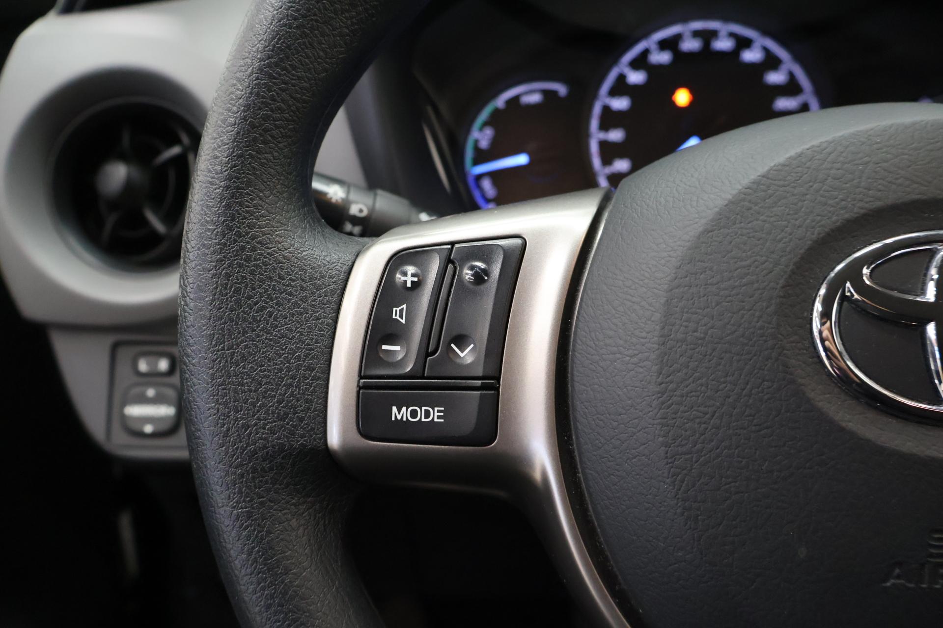 TOYOTA Yaris 2018