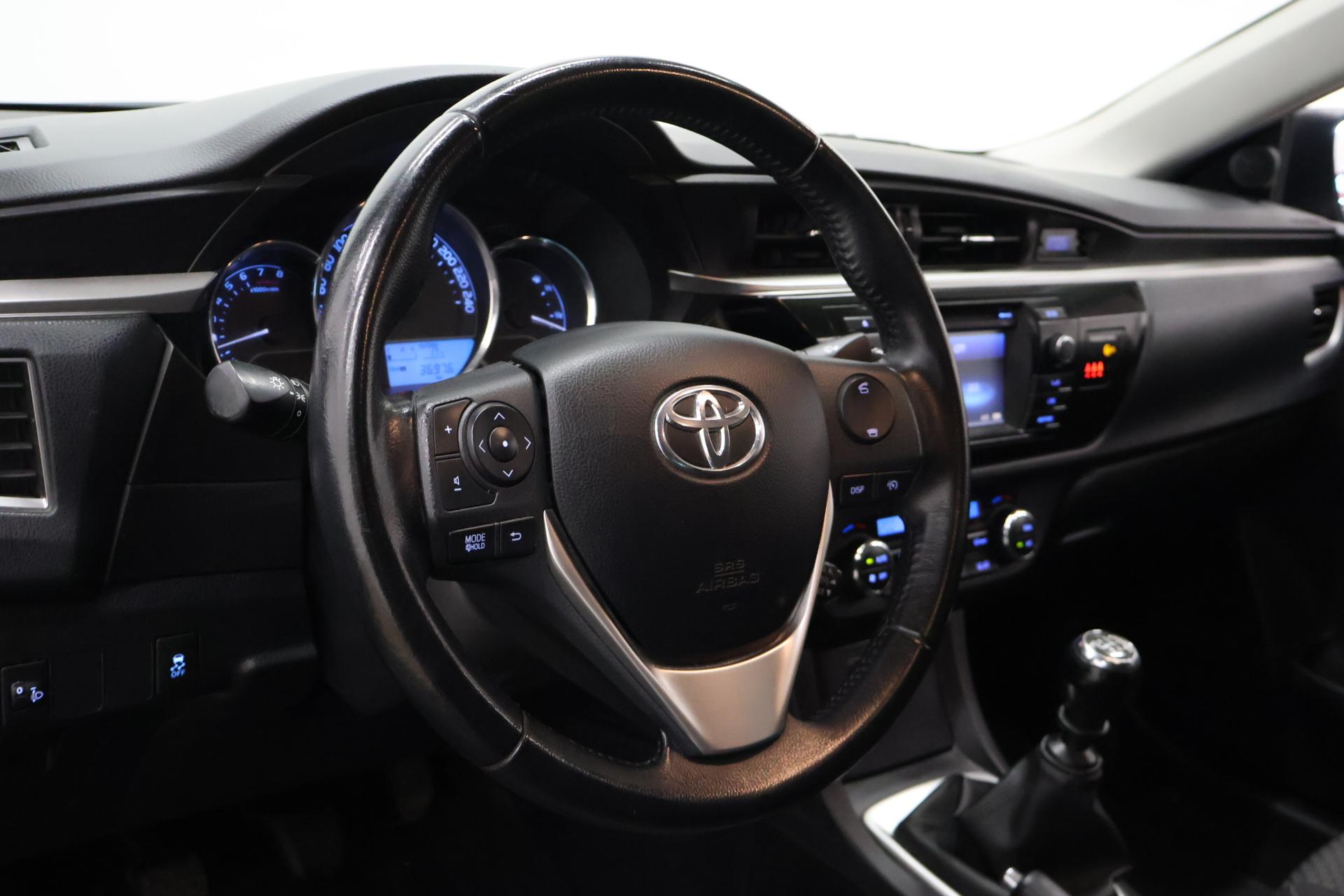TOYOTA Corolla 2014
