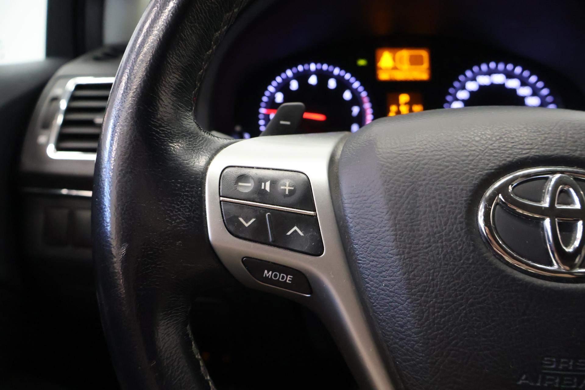 TOYOTA Avensis 2013