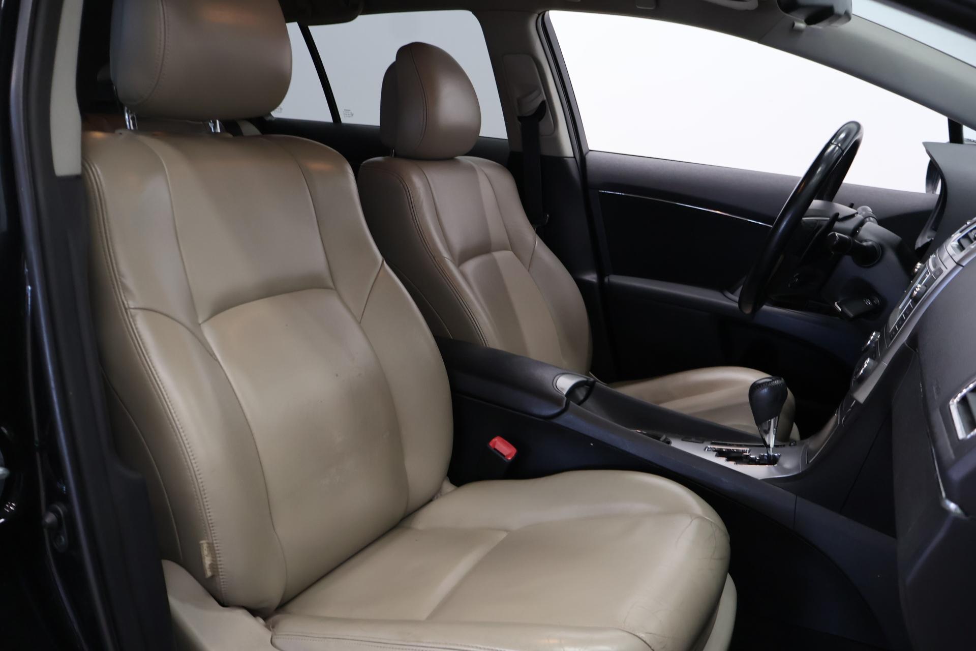 TOYOTA Avensis 2013