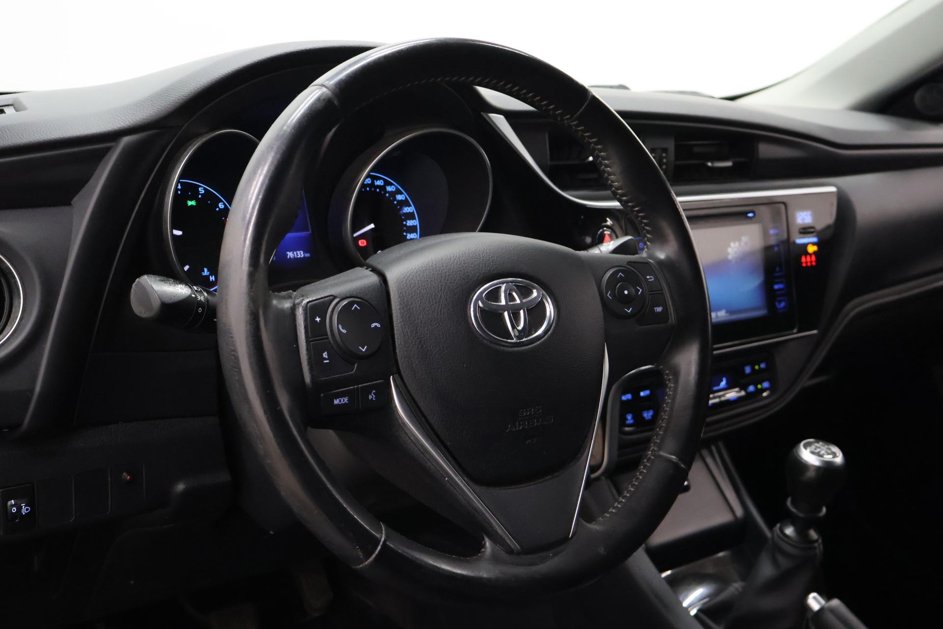 TOYOTA Auris 2017