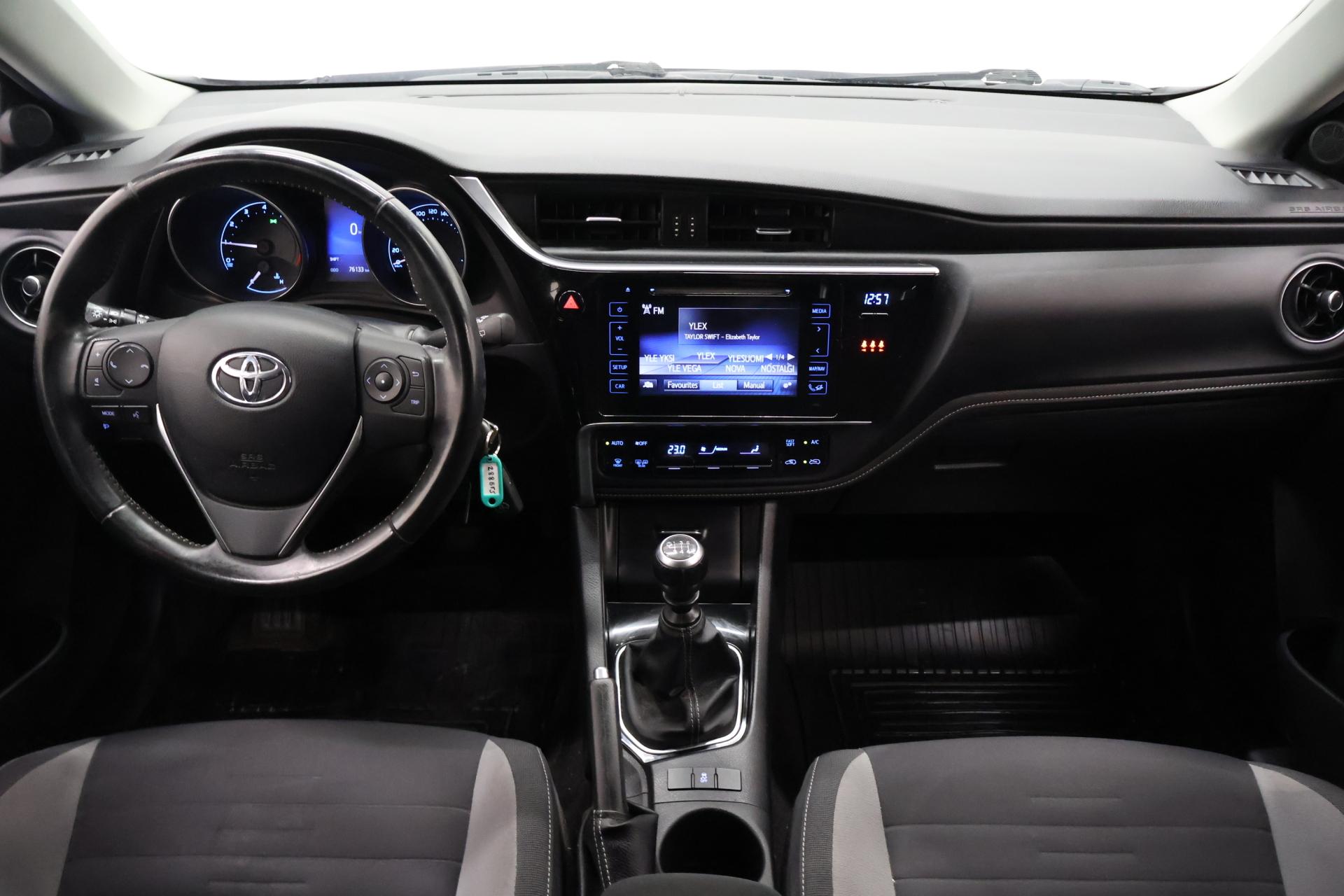 TOYOTA Auris 2017