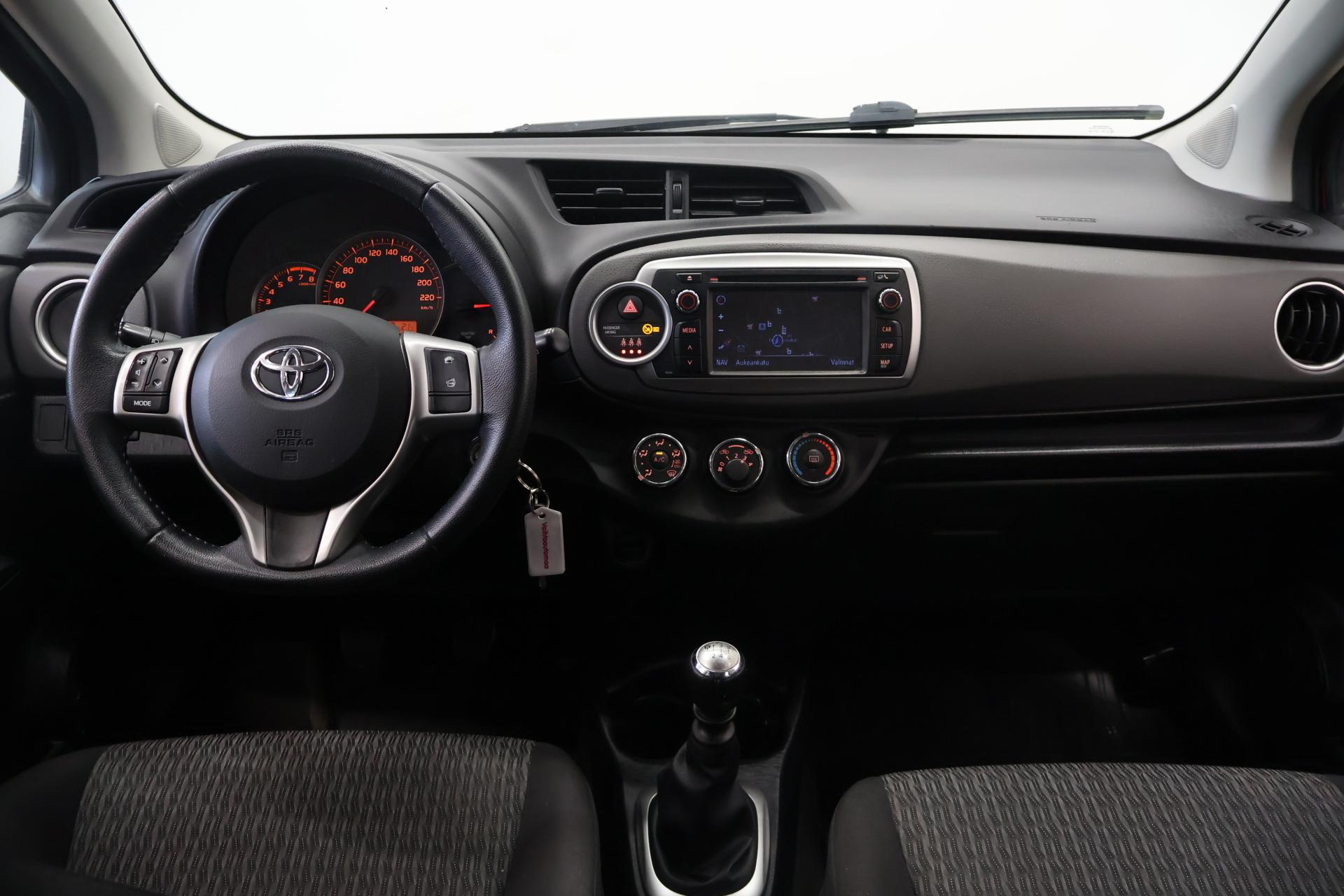 TOYOTA Yaris 2013