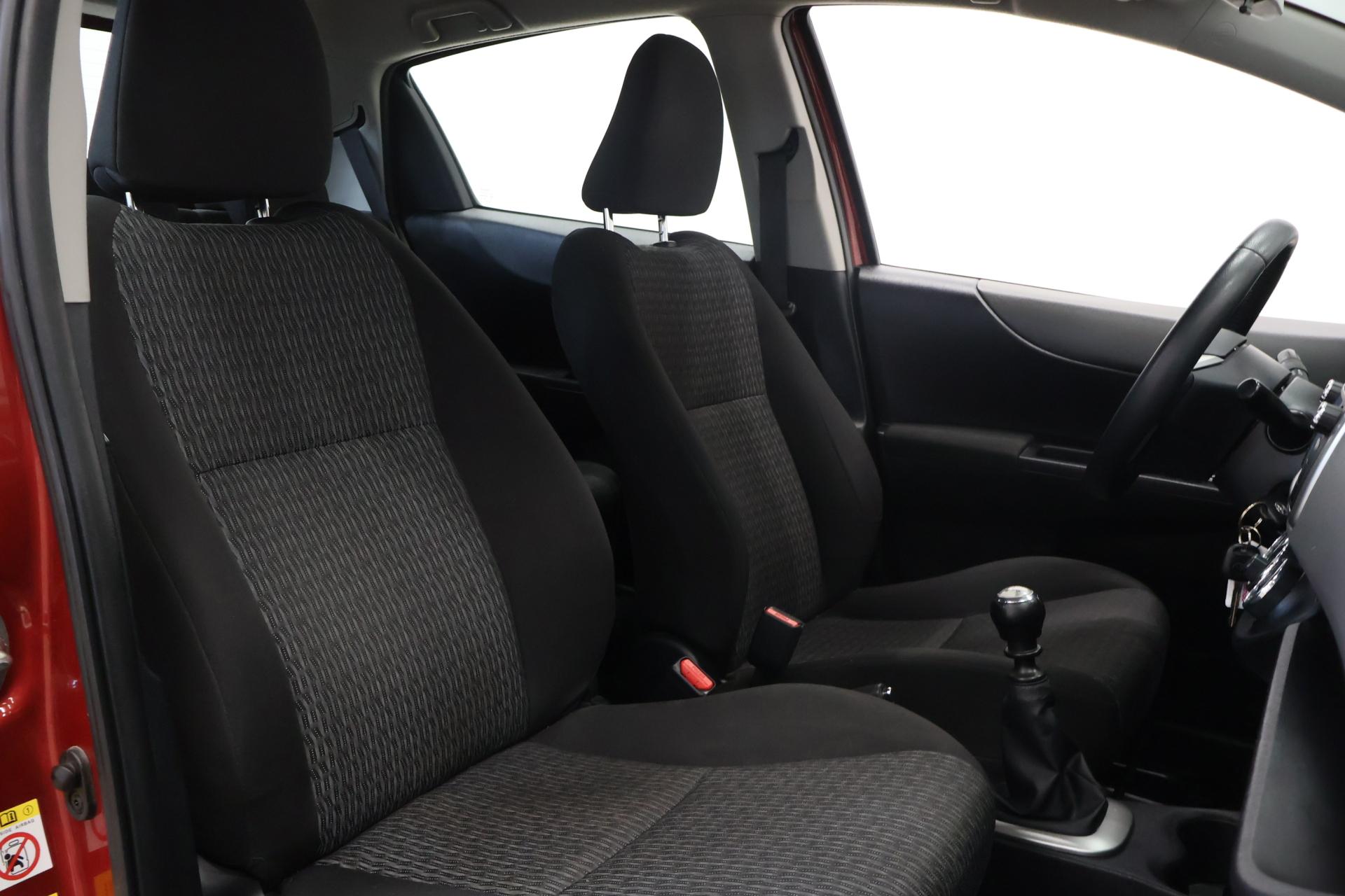 TOYOTA Yaris 2013