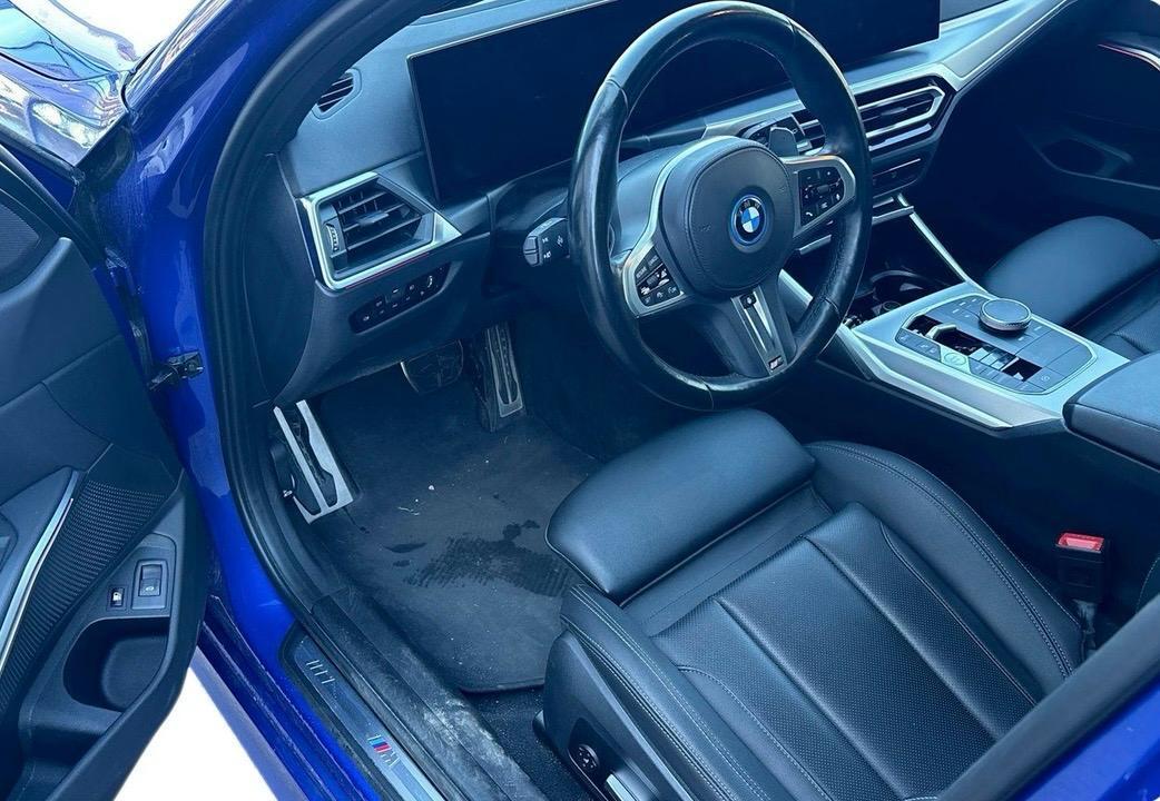 BMW 330 2023