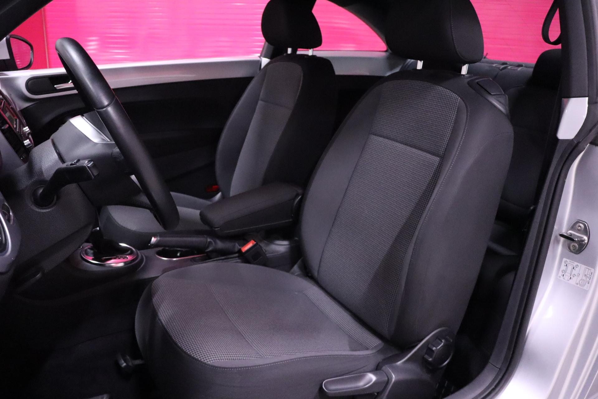 VOLKSWAGEN Beetle 2013