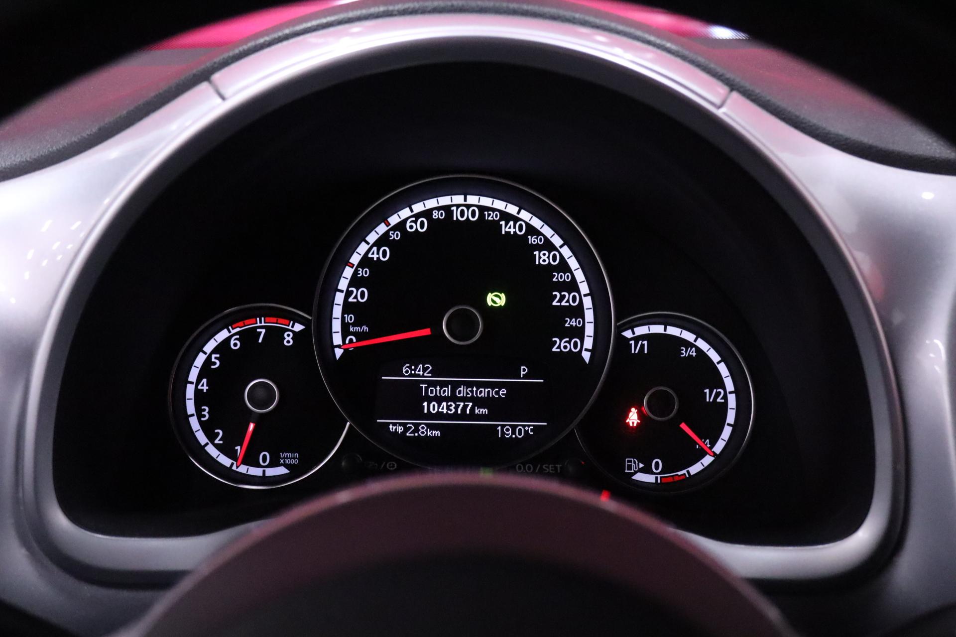 VOLKSWAGEN Beetle 2013