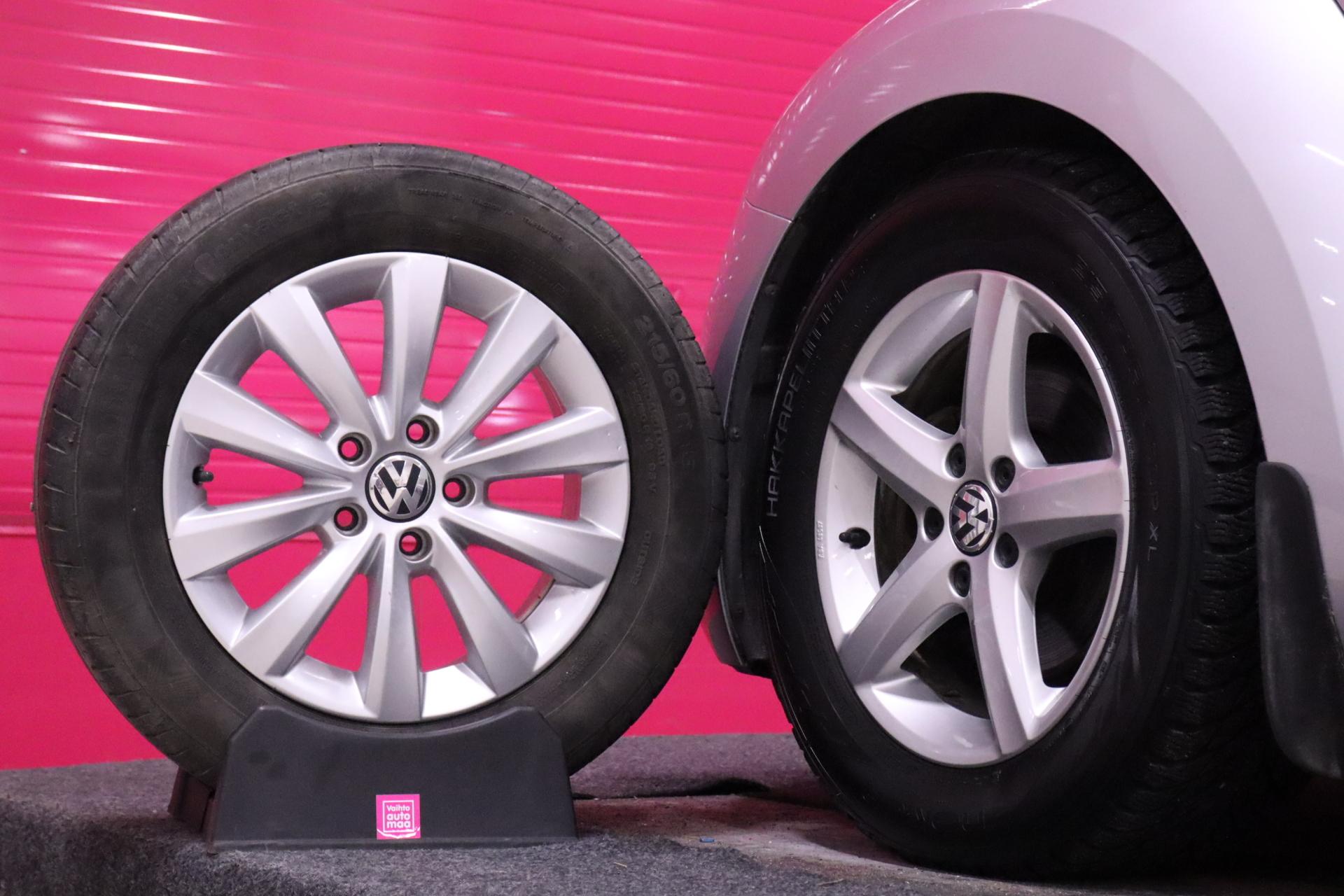 VOLKSWAGEN Beetle 2013