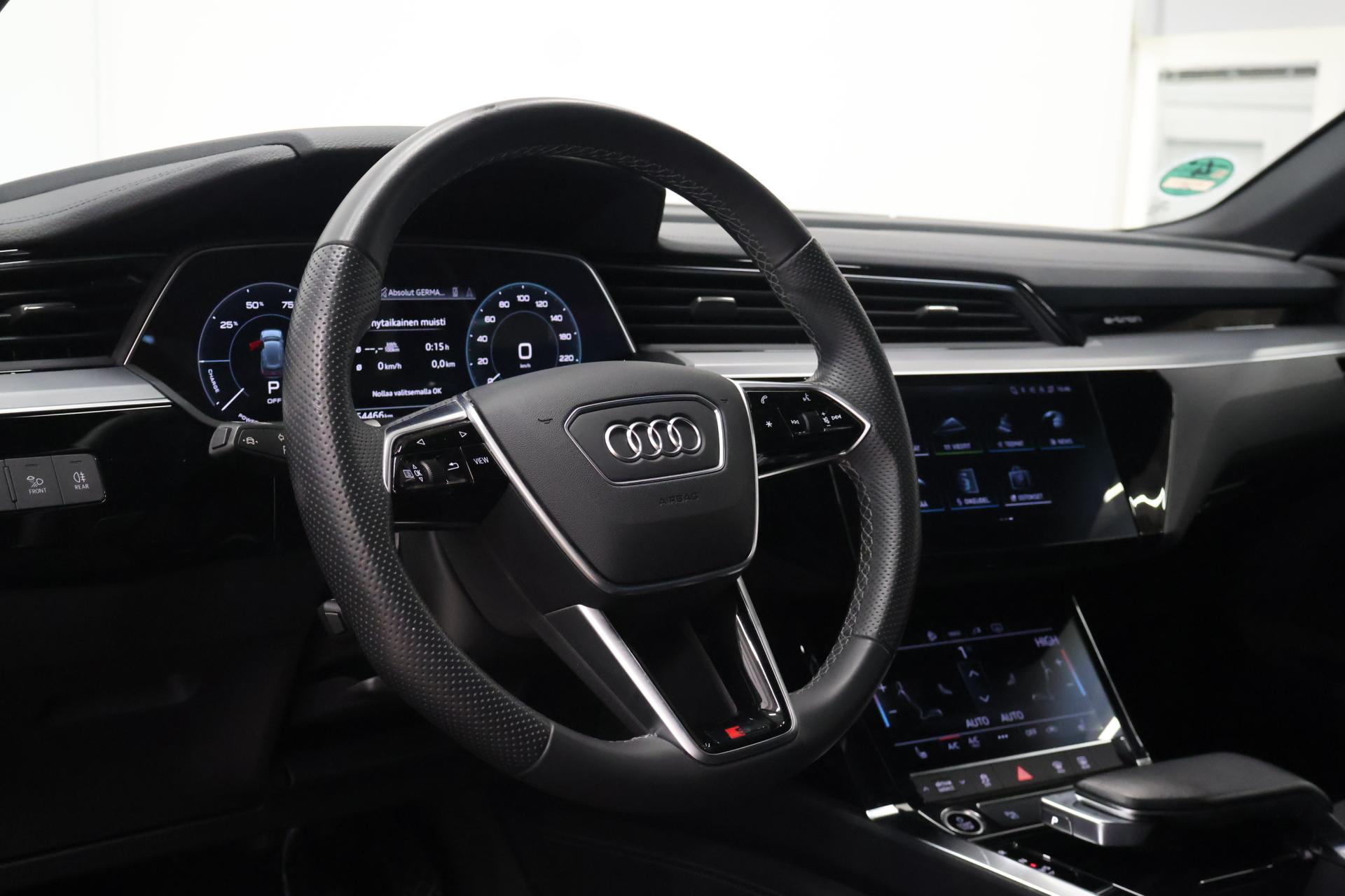 AUDI e-tron 2023