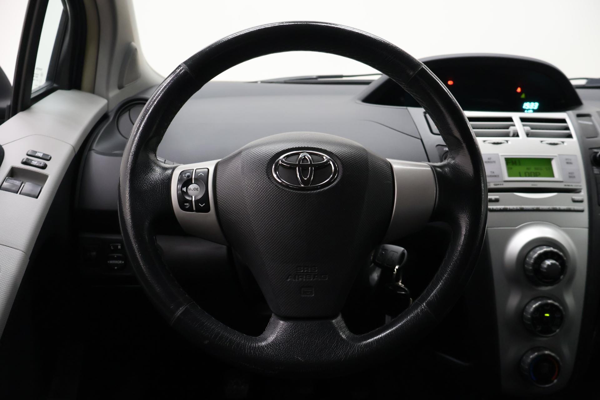 TOYOTA Yaris 2006