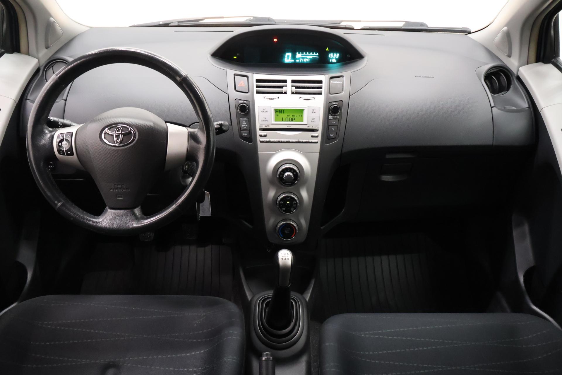 TOYOTA Yaris 2006