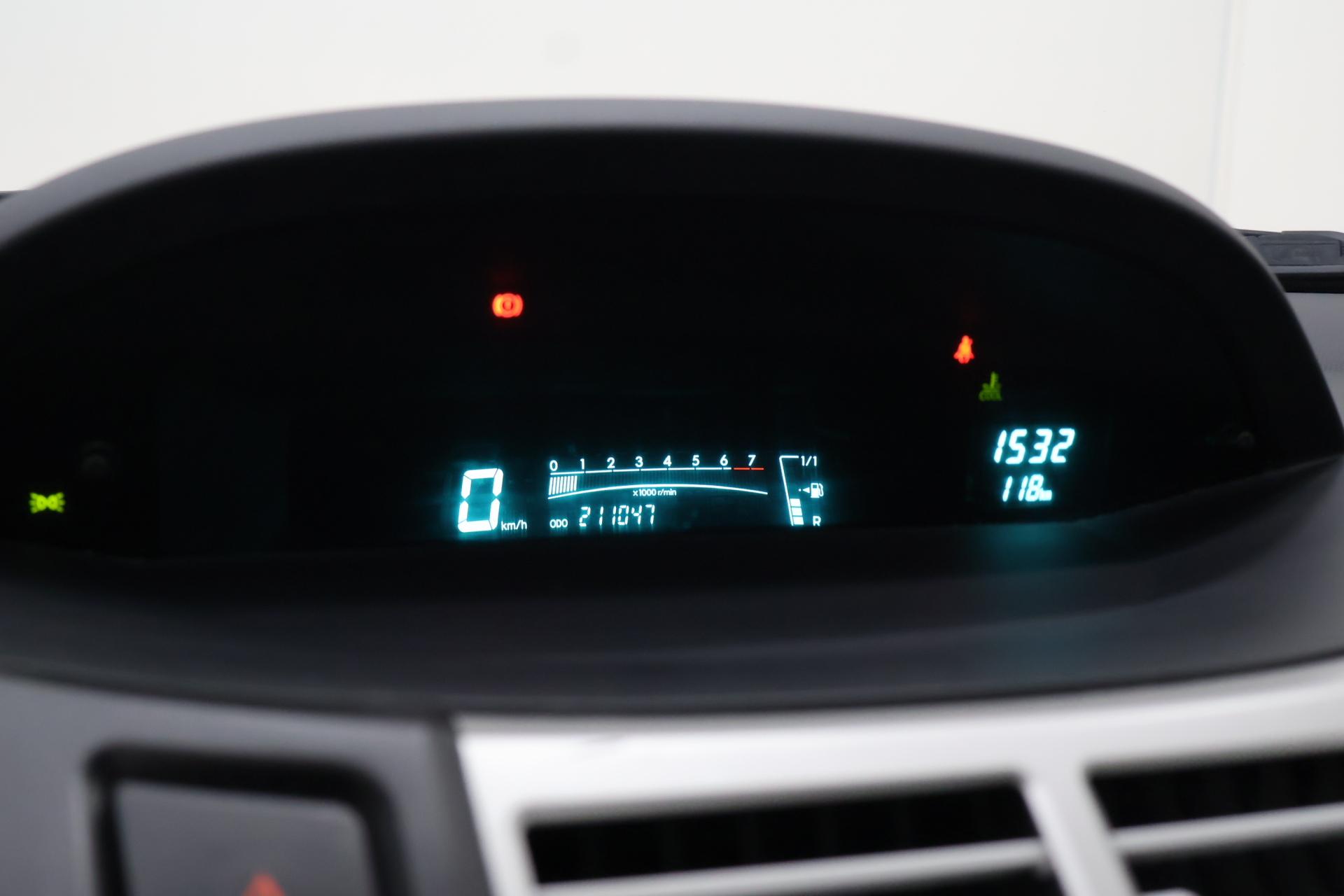 TOYOTA Yaris 2006