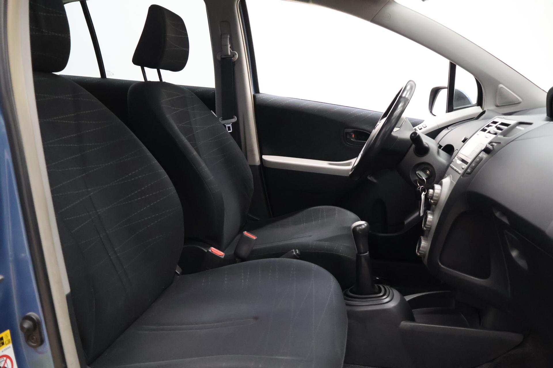 TOYOTA Yaris 2006