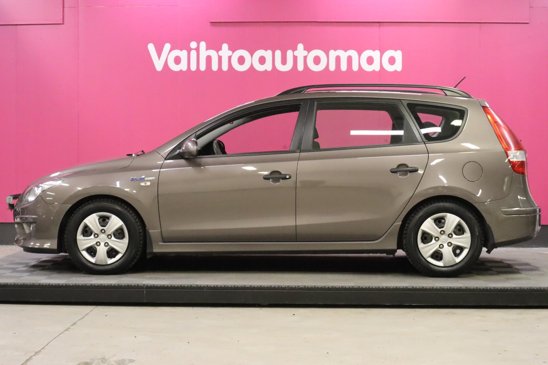 HYUNDAI i30 2012