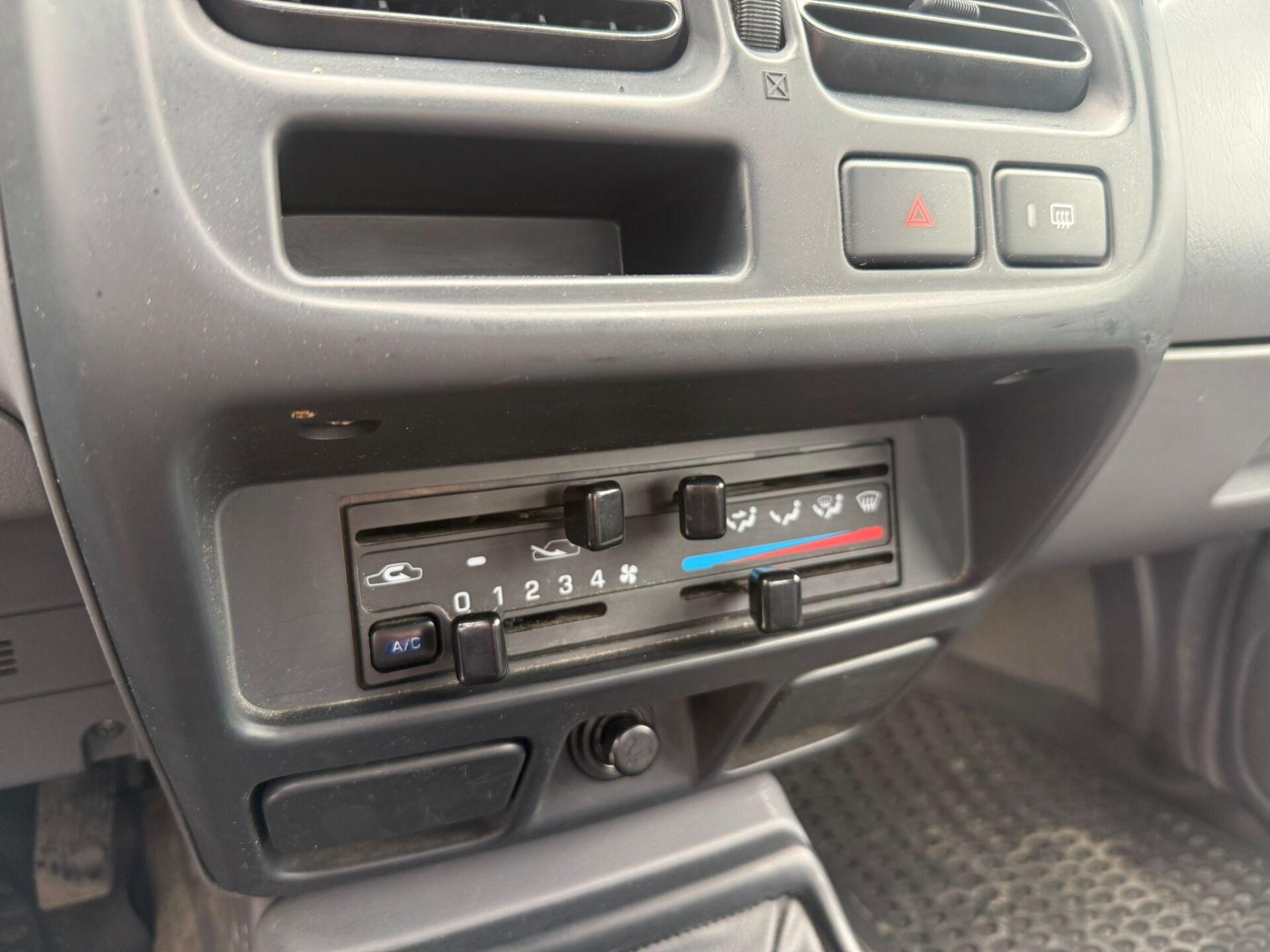 NISSAN King Cab 2005