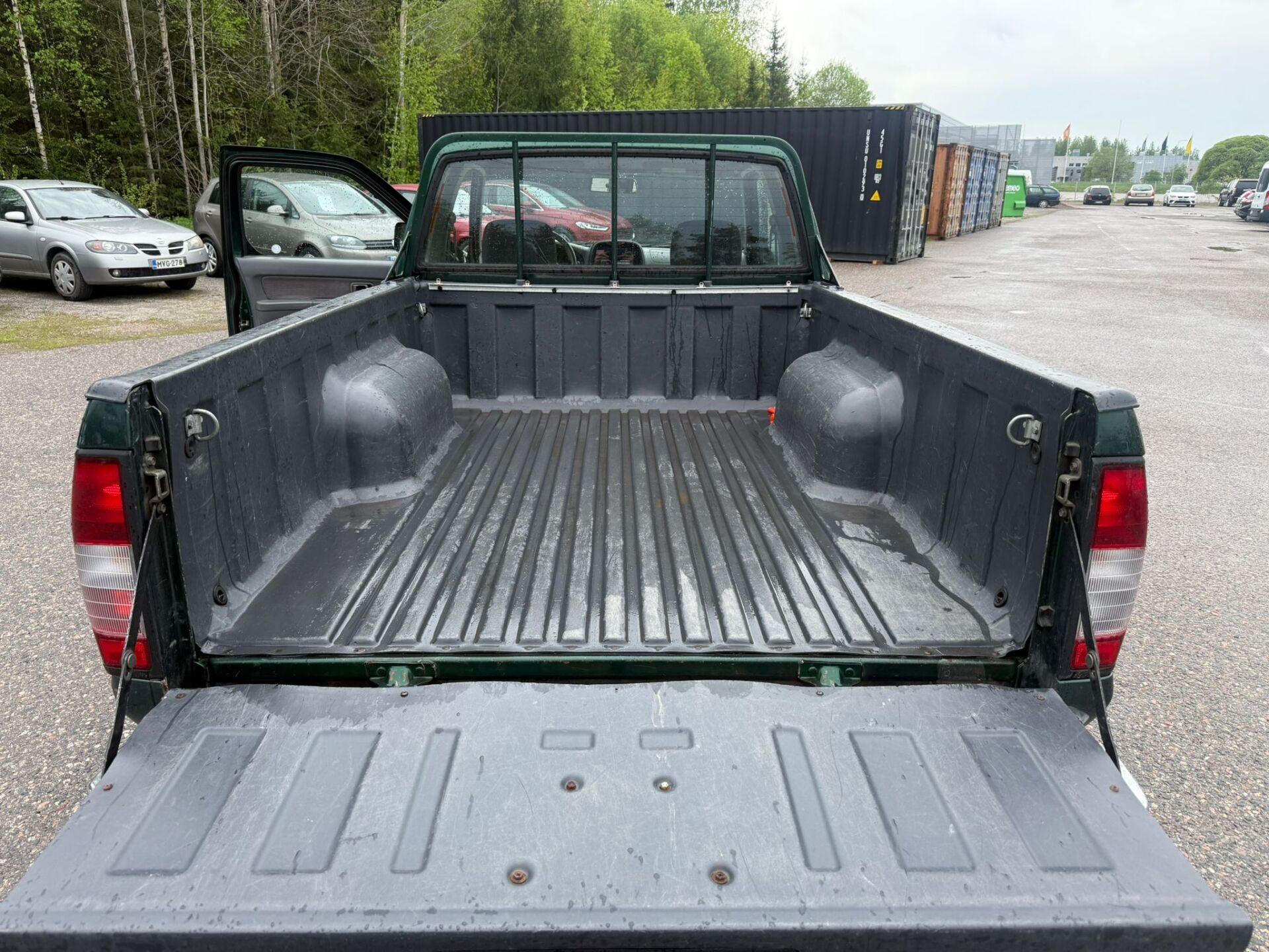 NISSAN King Cab 2005