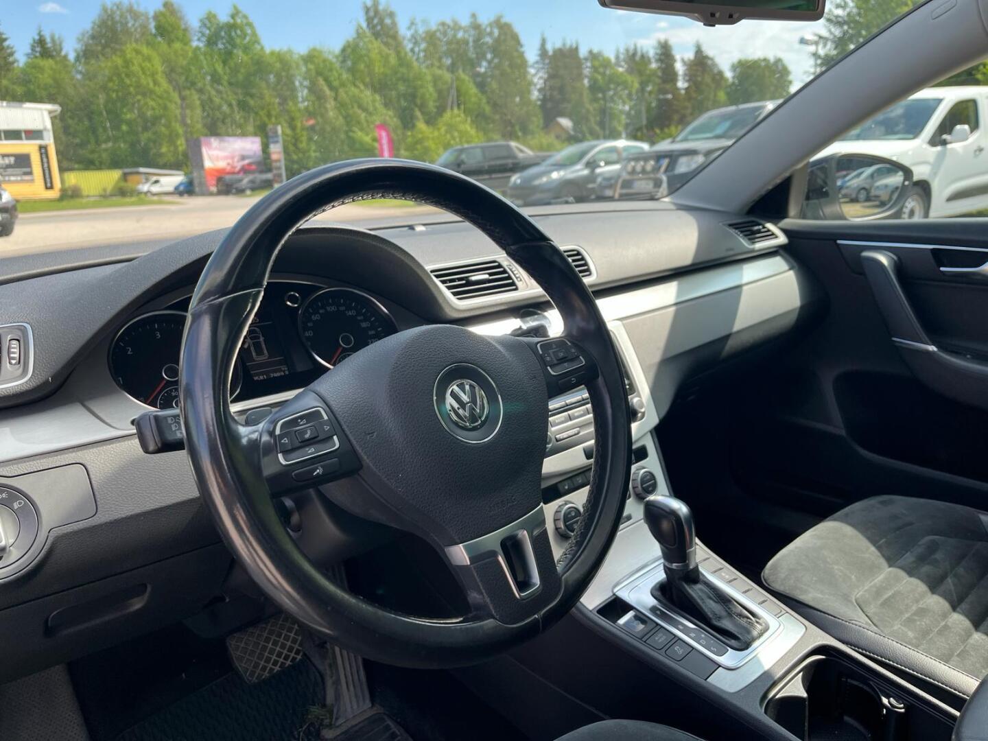 VOLKSWAGEN Passat 2013