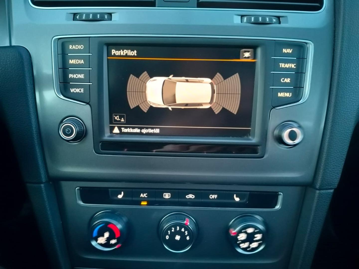 VOLKSWAGEN Golf 2016