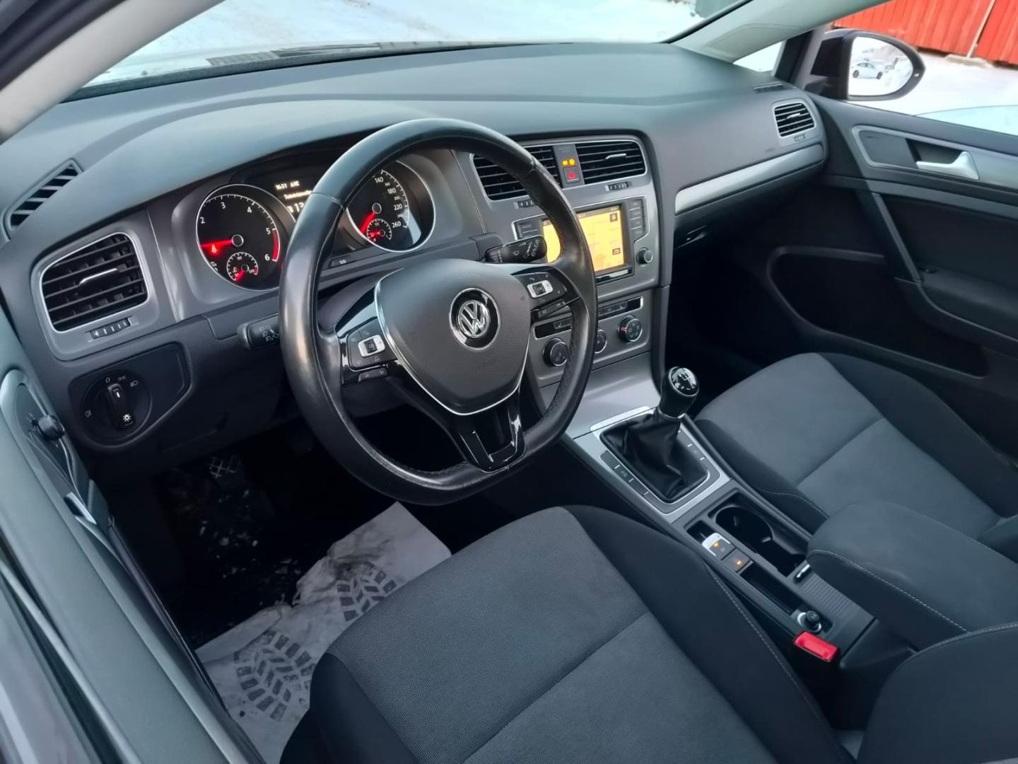 VOLKSWAGEN Golf 2016