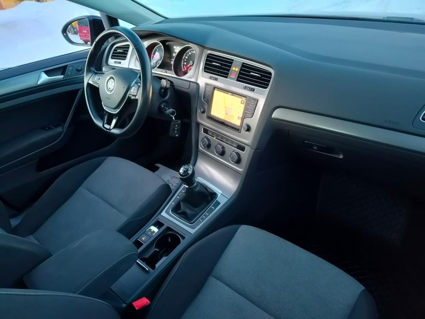 VOLKSWAGEN Golf 2016