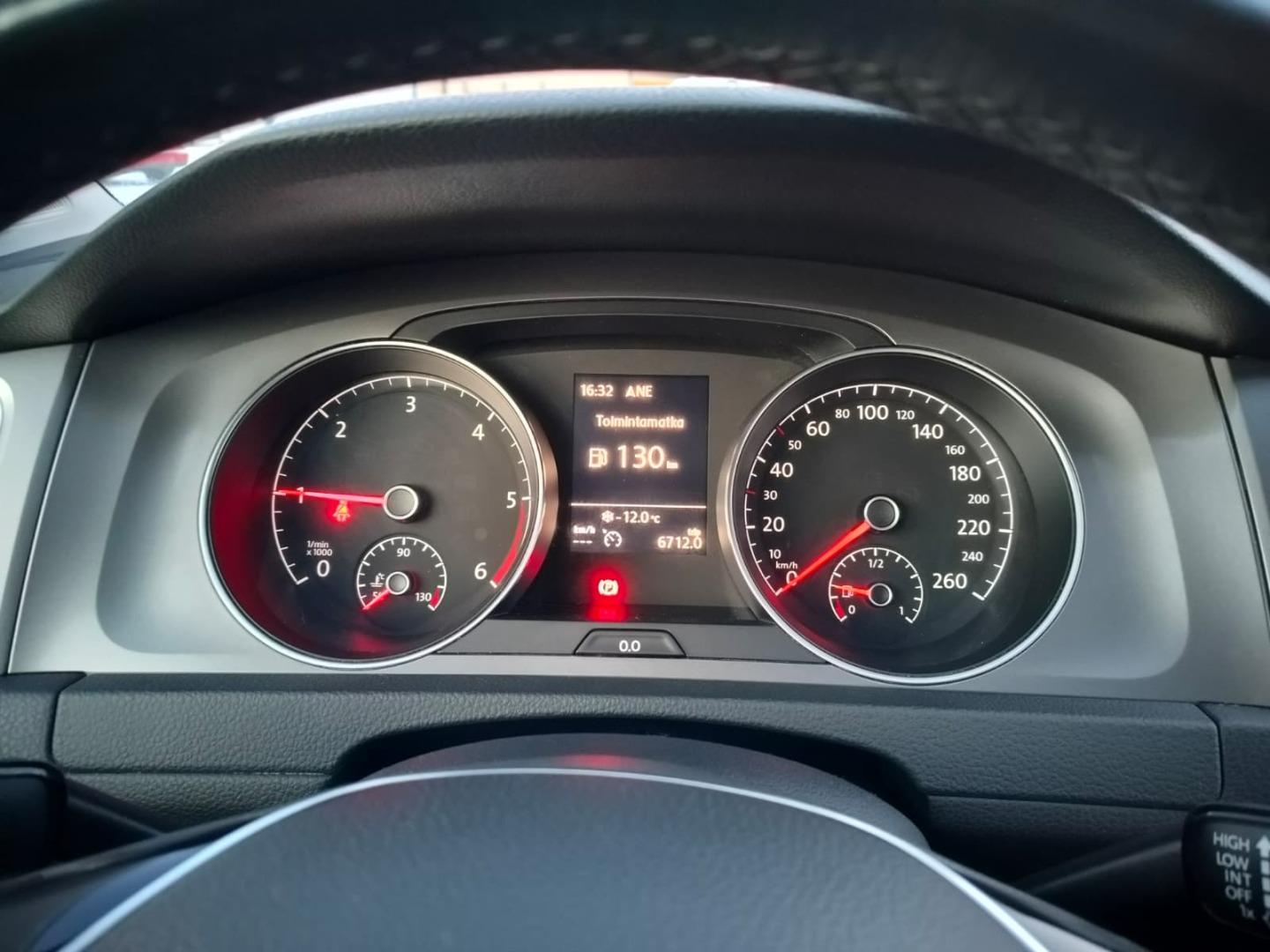 VOLKSWAGEN Golf 2016