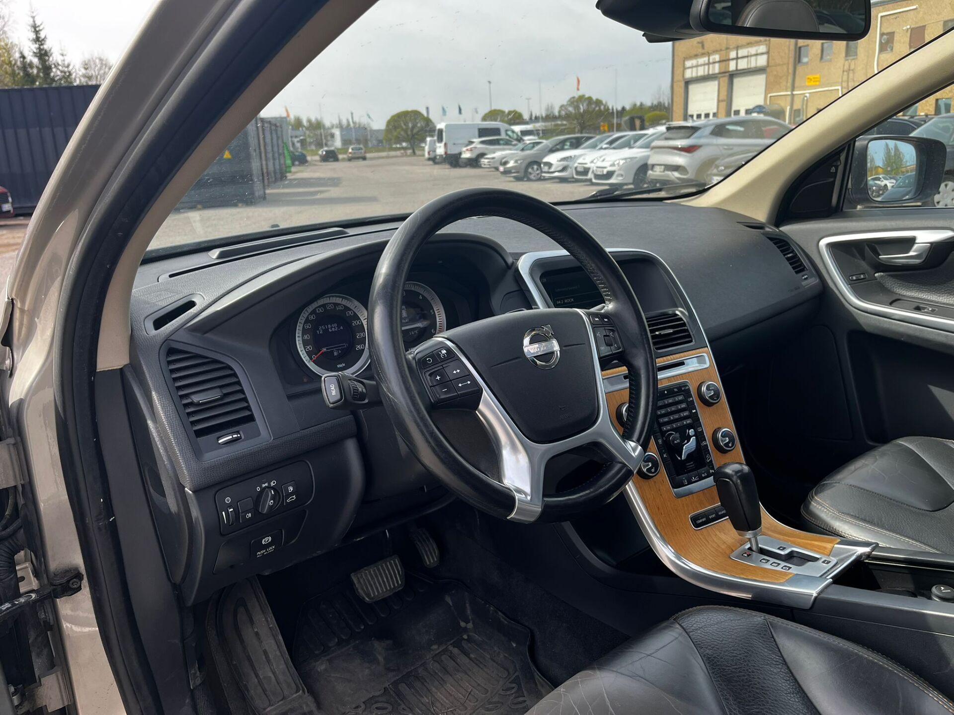 VOLVO XC60 2012