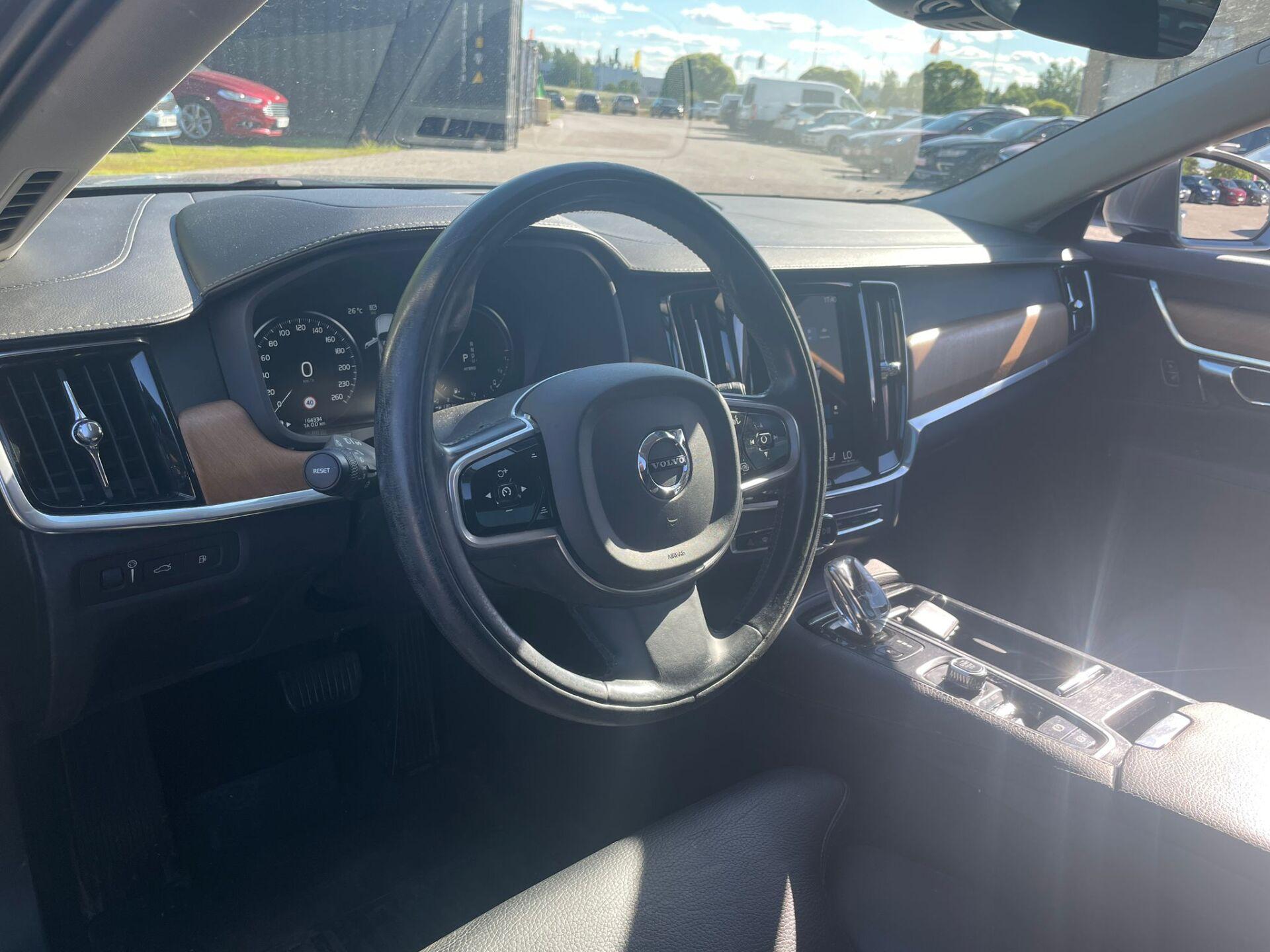 VOLVO V90 2020