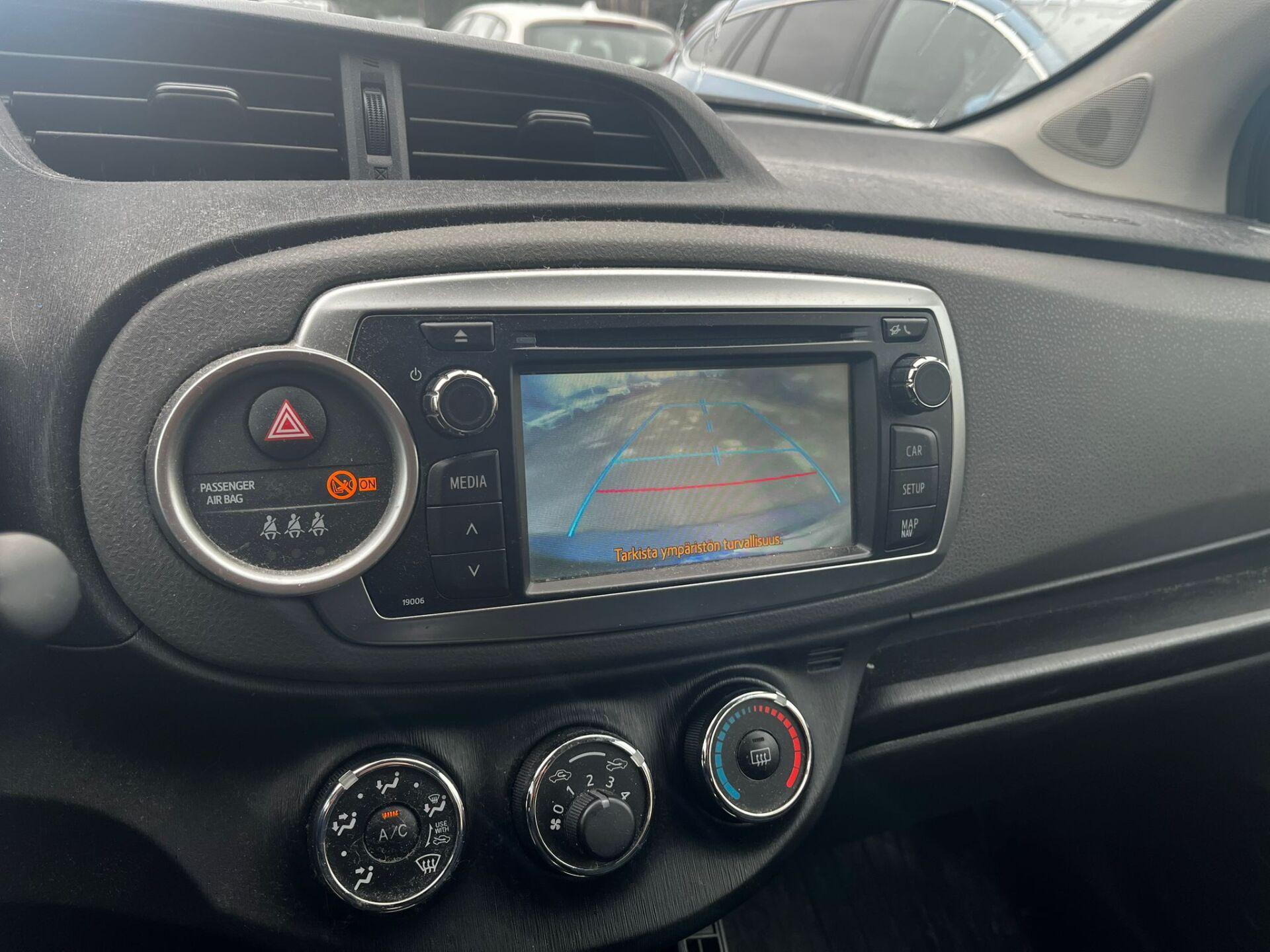 TOYOTA Yaris 2012