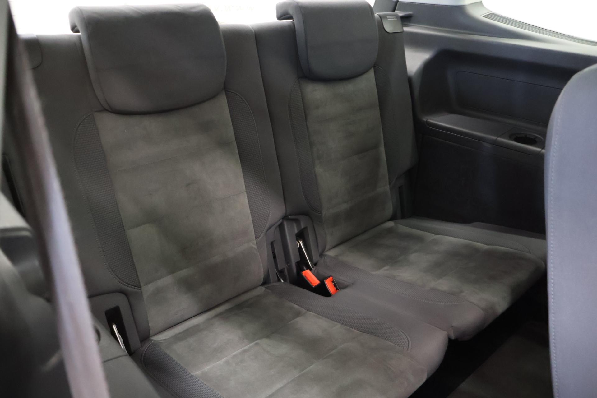 VOLKSWAGEN Touran 2013