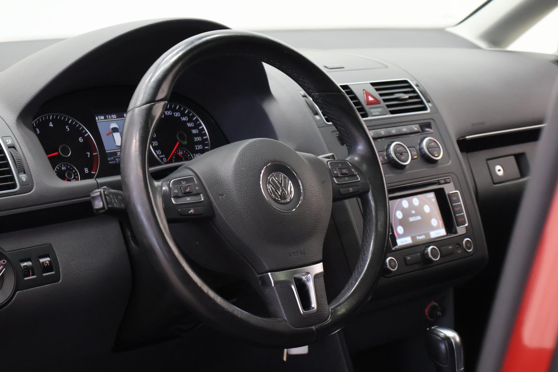 VOLKSWAGEN Touran 2013
