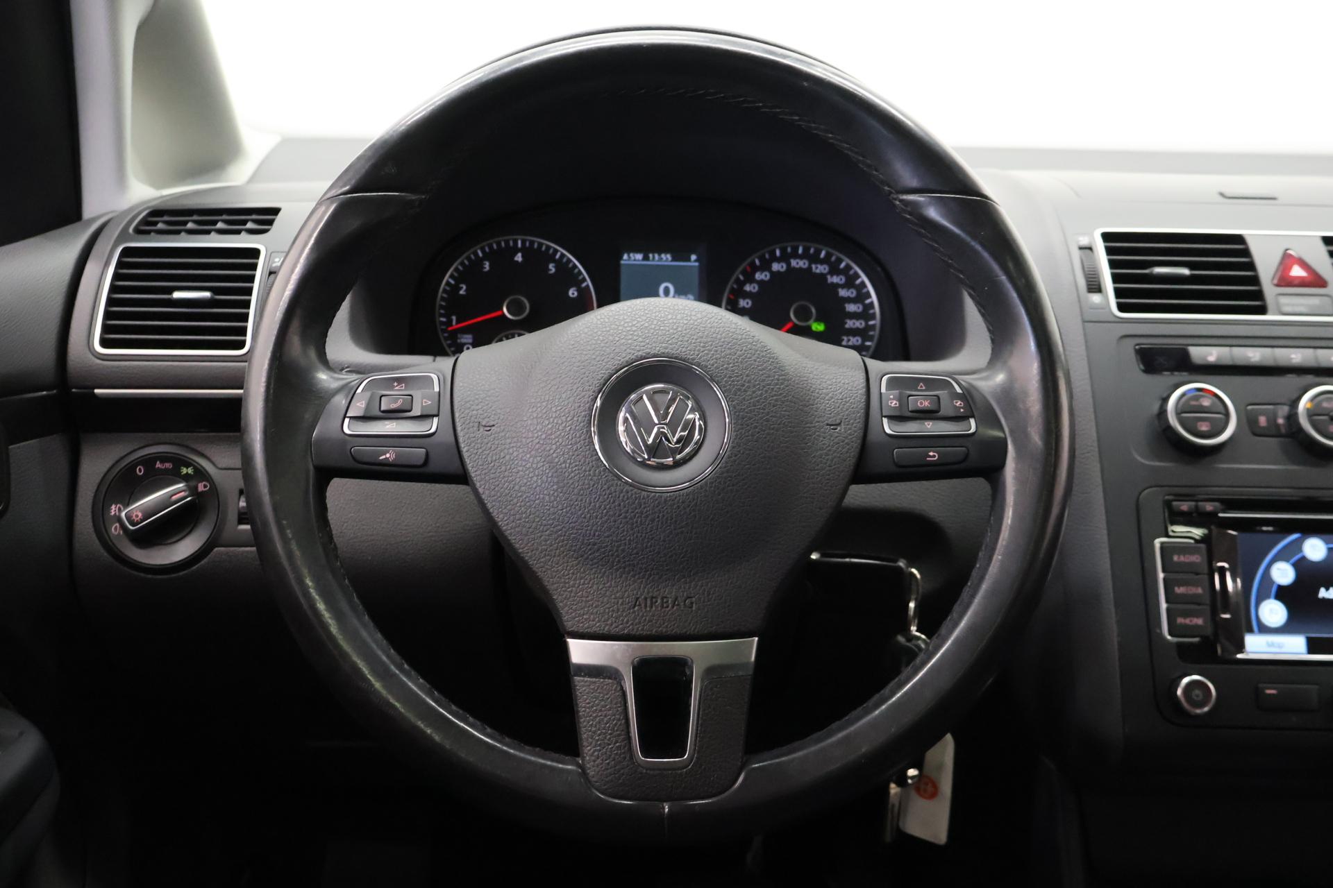 VOLKSWAGEN Touran 2013