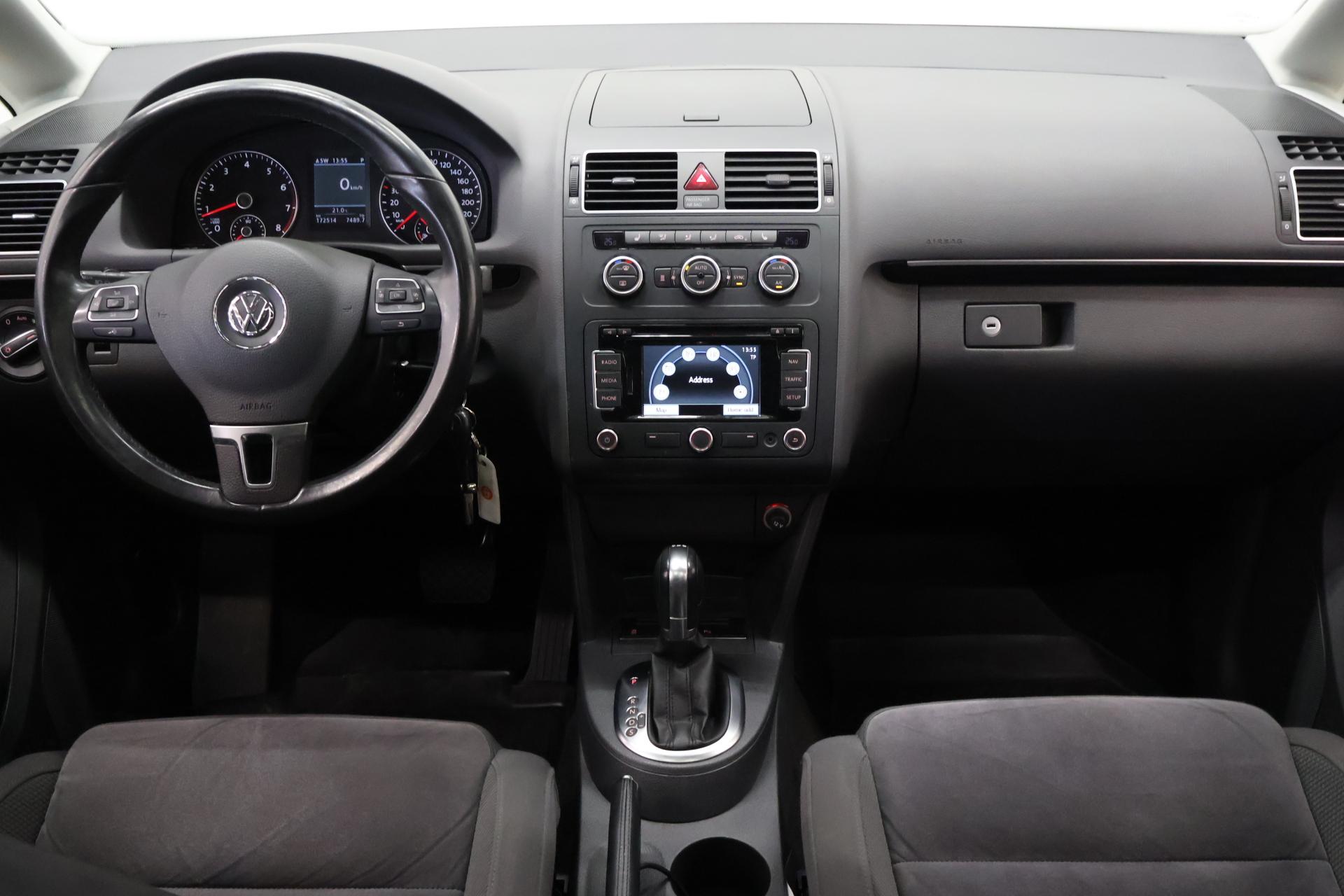 VOLKSWAGEN Touran 2013