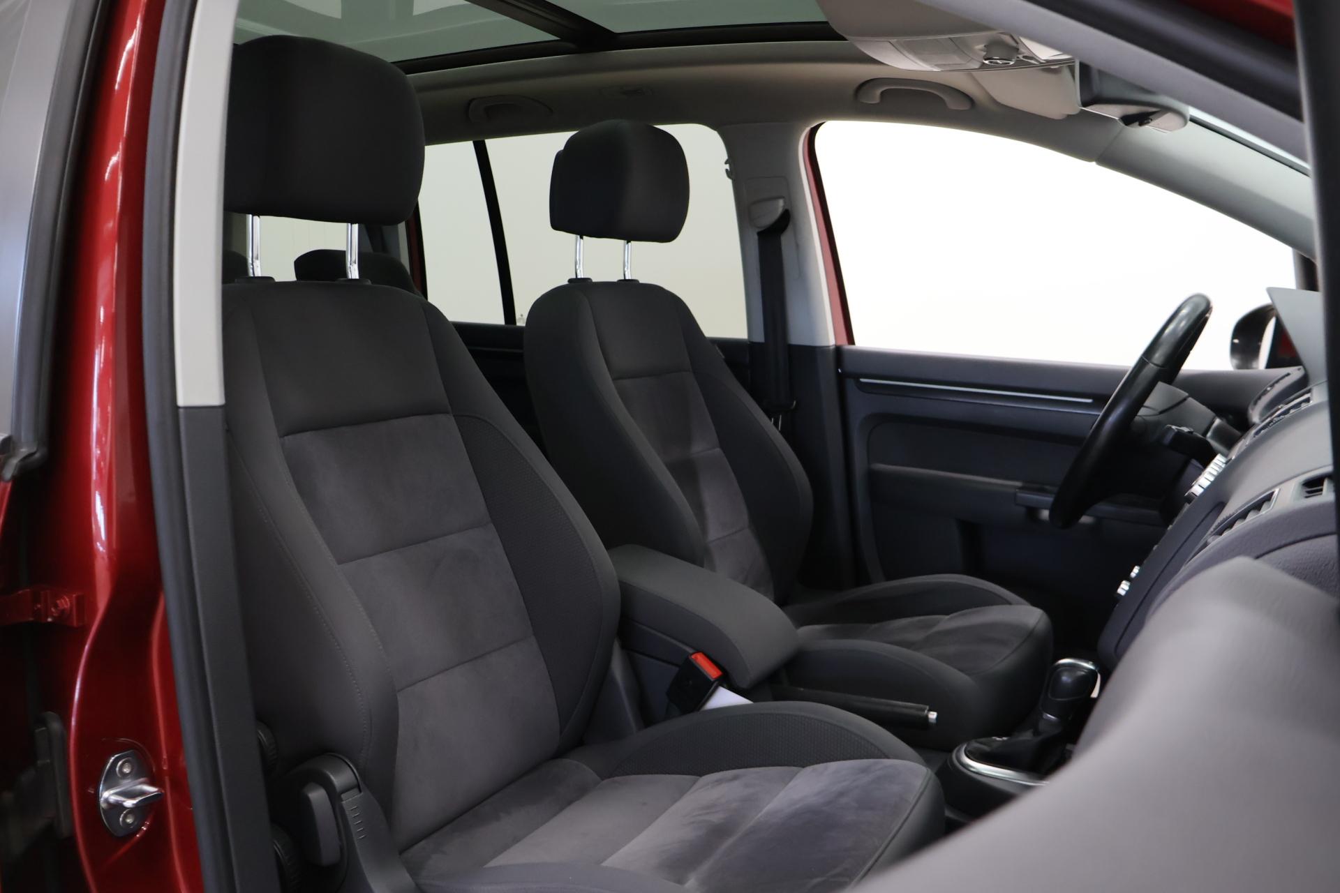 VOLKSWAGEN Touran 2013