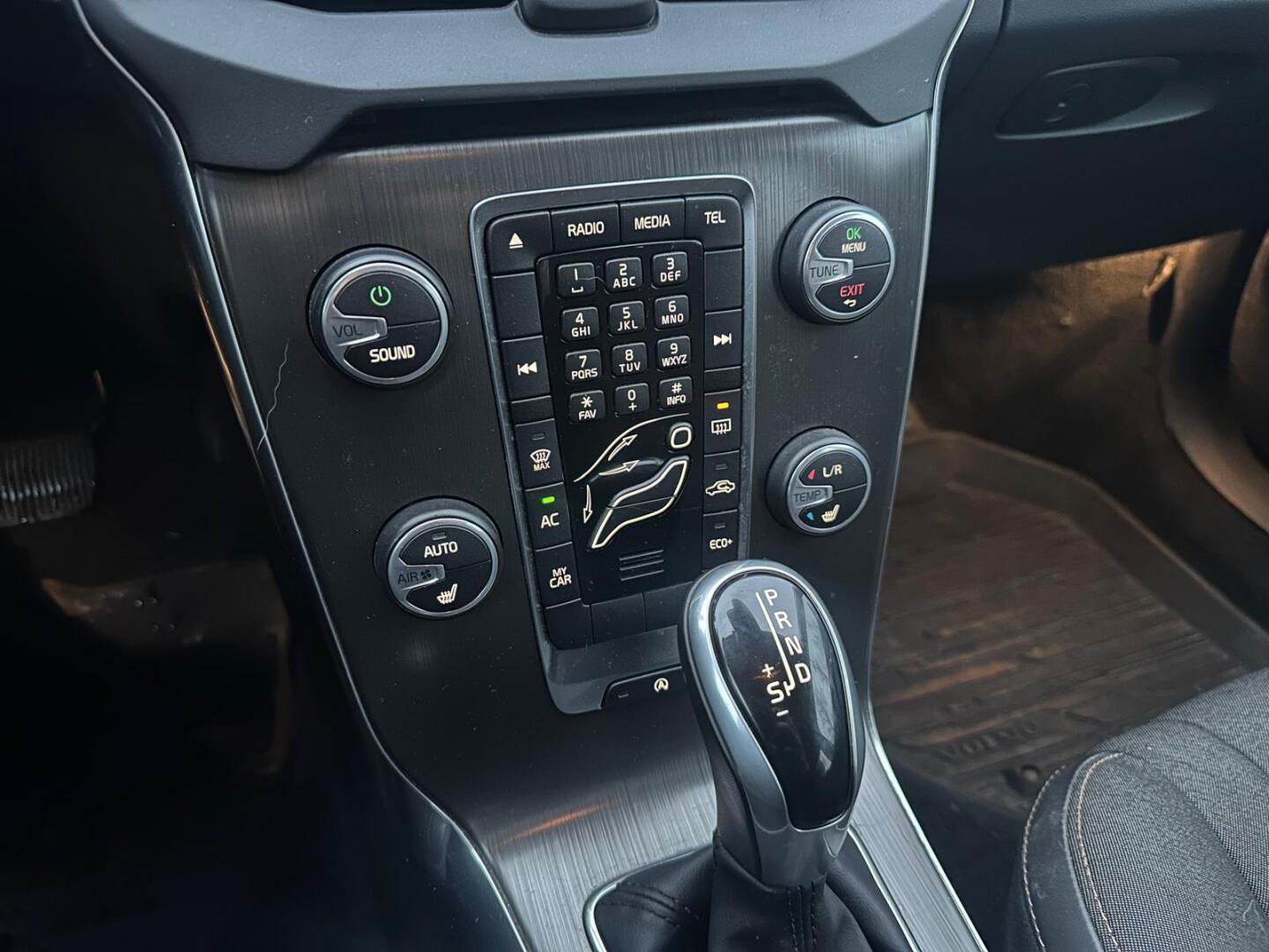 VOLVO V40 Cross Country 2015