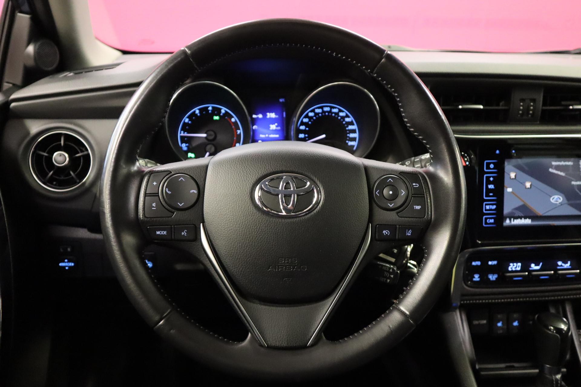 TOYOTA Auris 2015