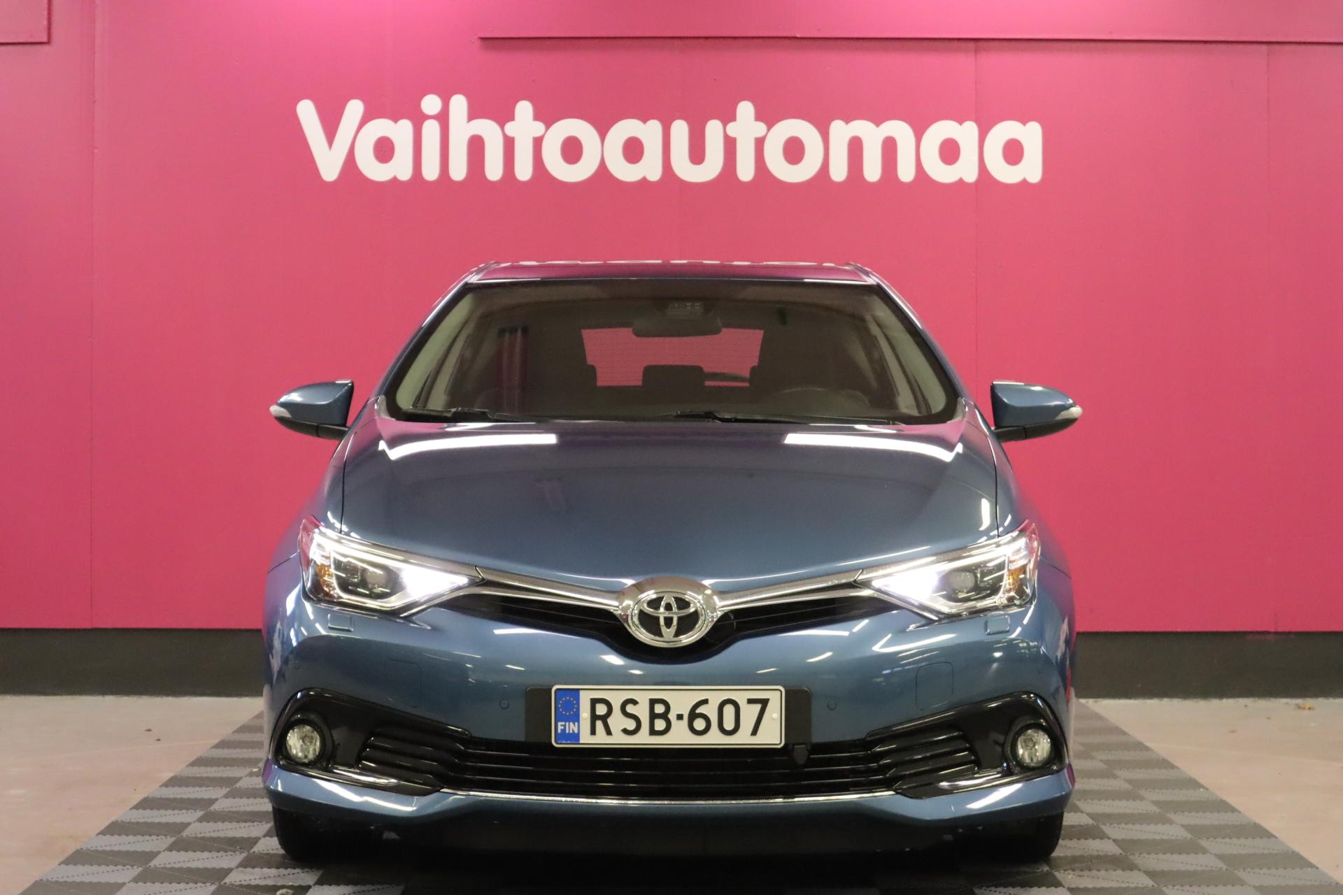 TOYOTA Auris 2015