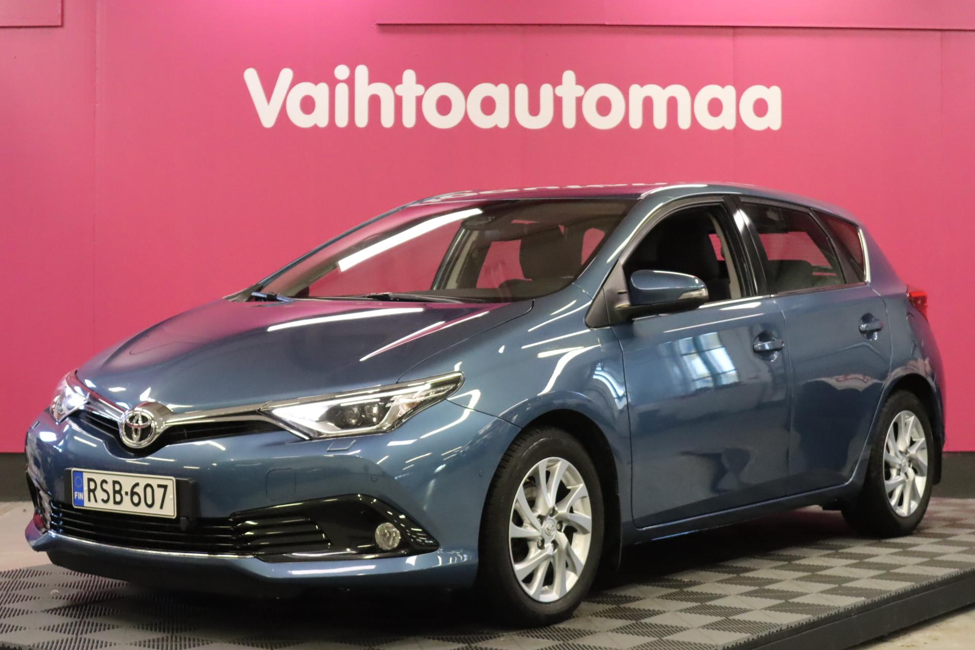 TOYOTA Auris 2015
