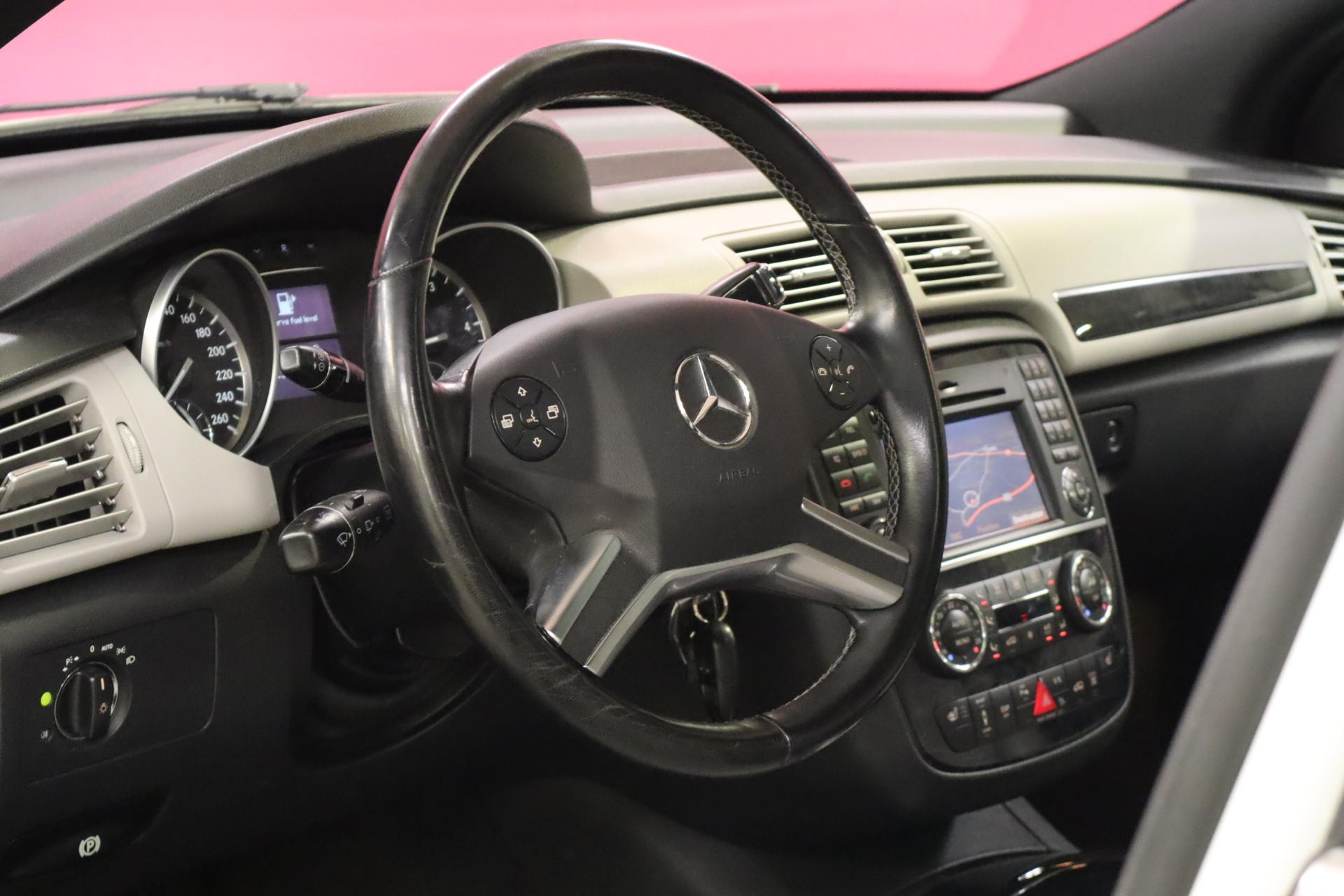 MERCEDES-BENZ R 2011